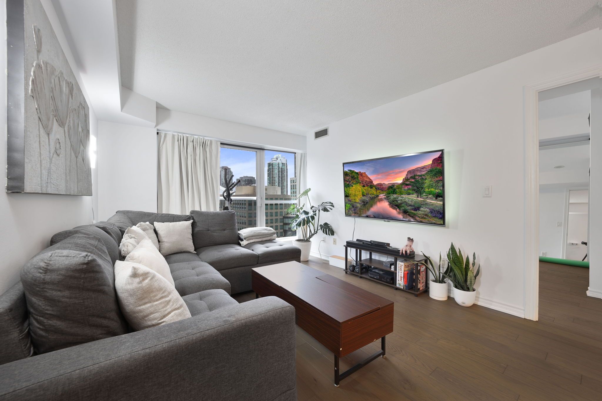 250 Wellington Street W 1133, Toronto, On M5v 3p6