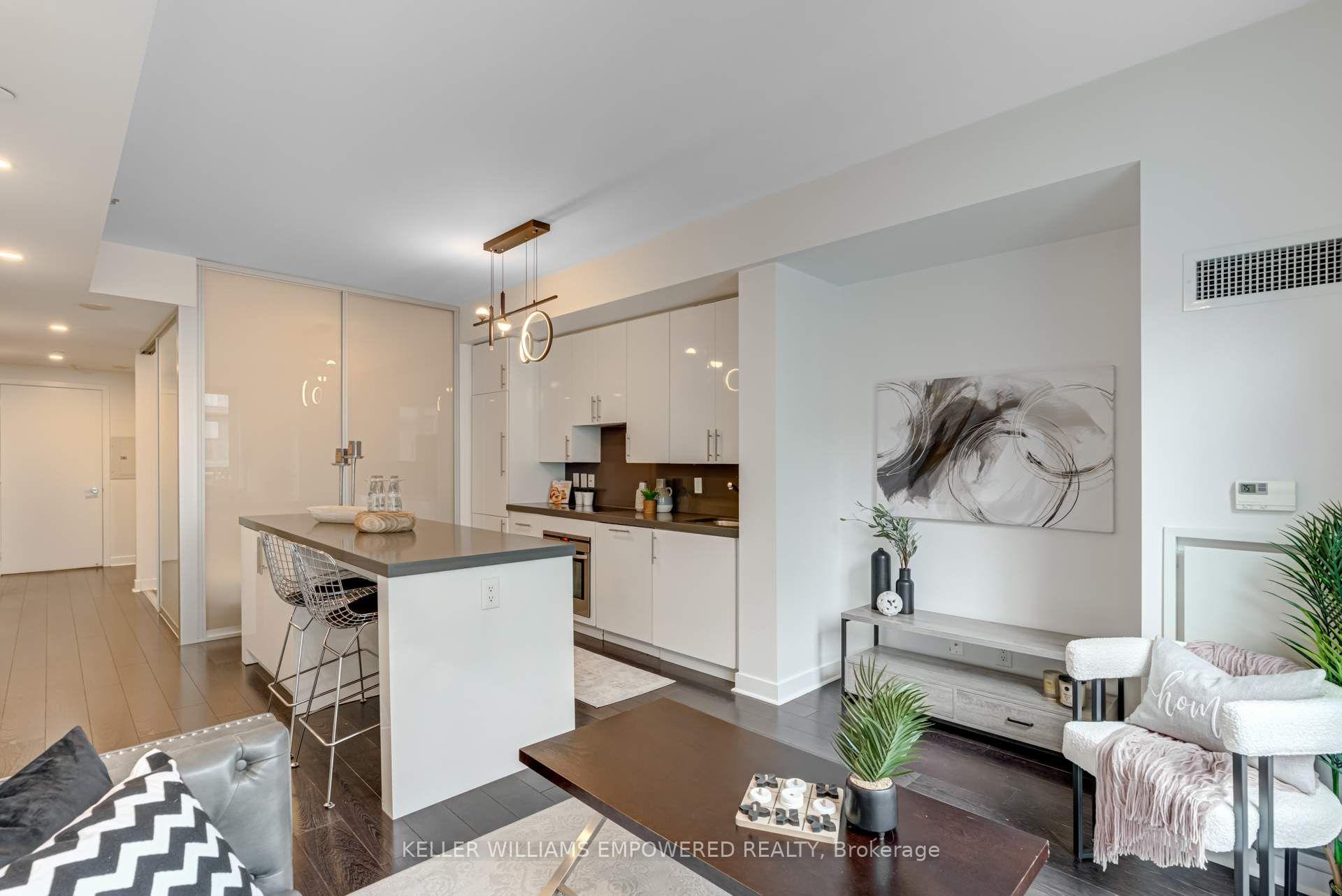 156 Portland Street 719, Toronto, On M5v 0g1