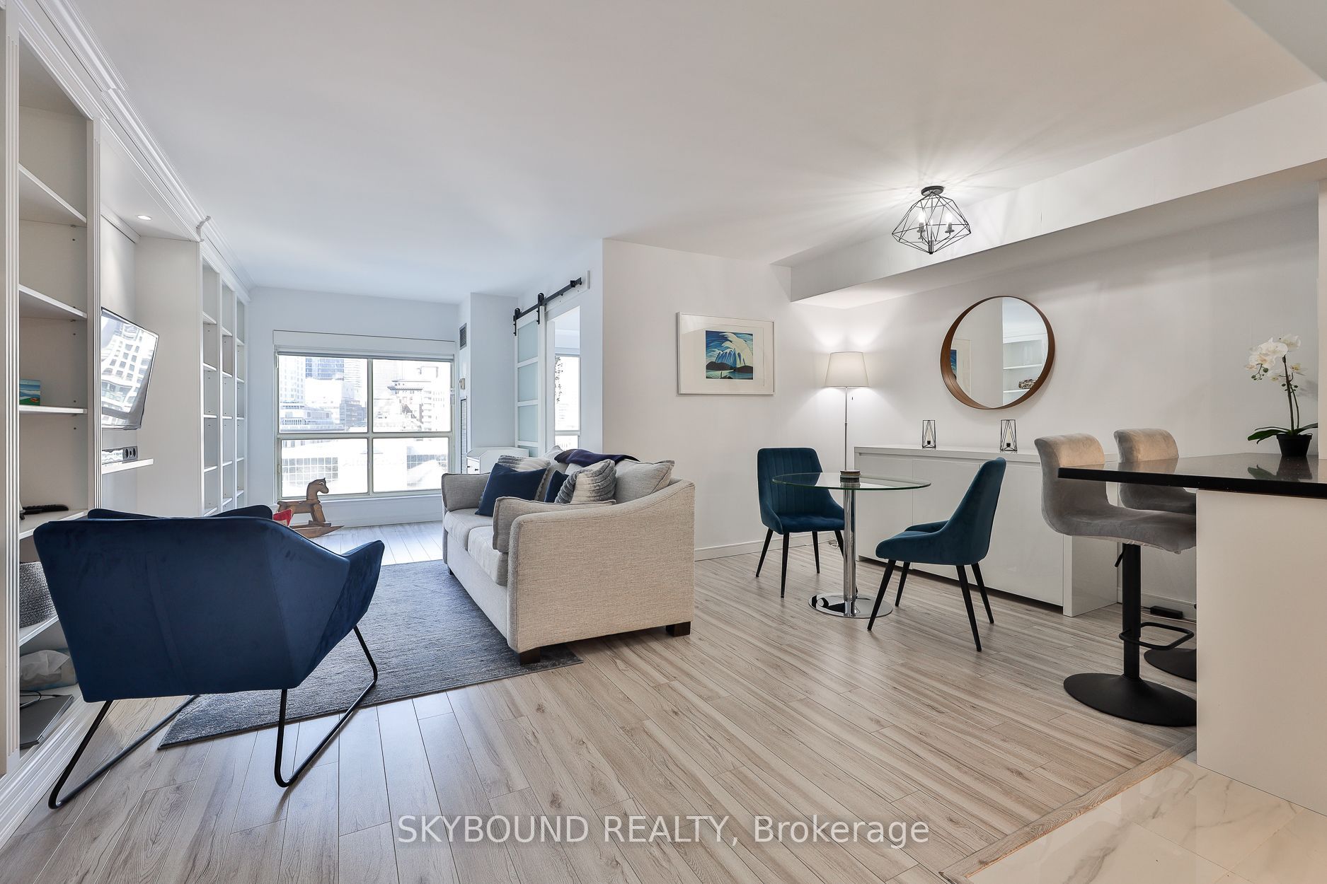 25 The Esplanade 2206, Toronto, On M5e 1w5