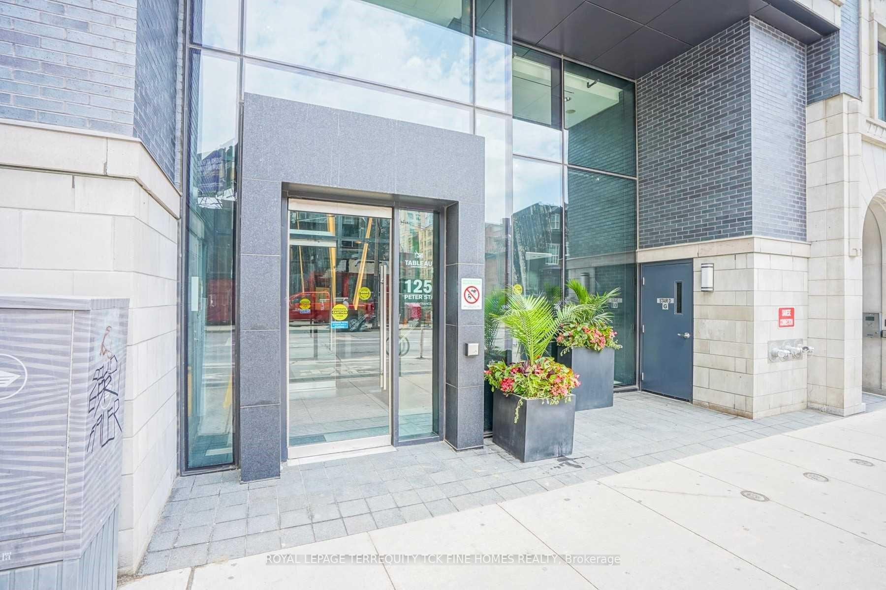 125 Peter Street 802, Toronto, On M5v 0m2