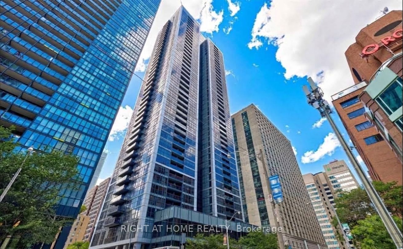 28 Ted Rogers Way 3211, Toronto, On M4y 2j4