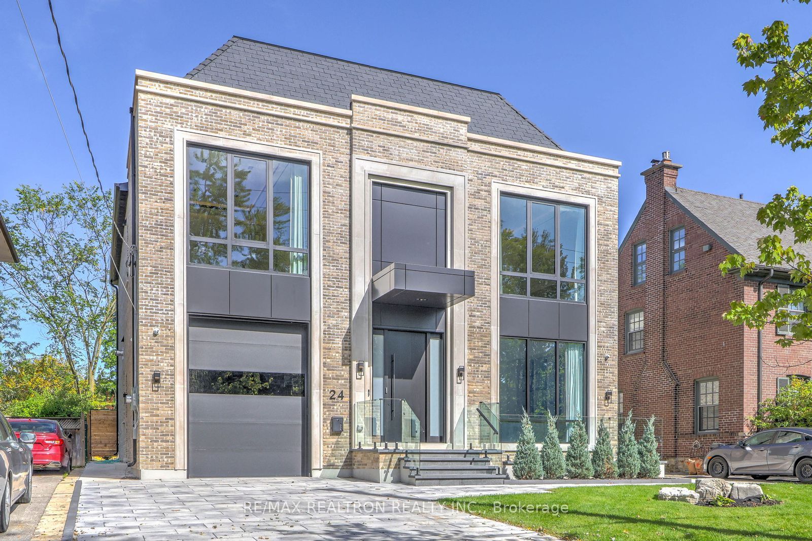 24 Strathallan Boulevard, Toronto, On M5n 1s7