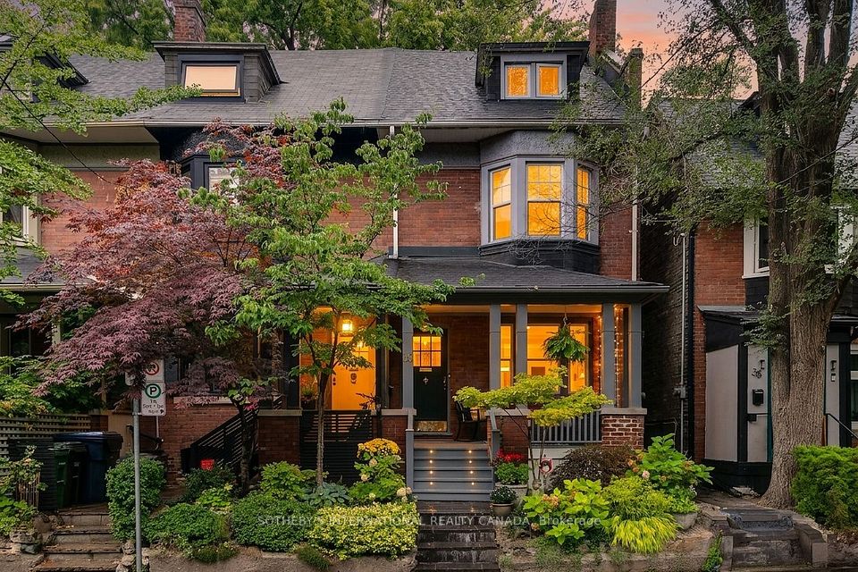 36 Aberdeen Avenue, Toronto, On M4x 1a2