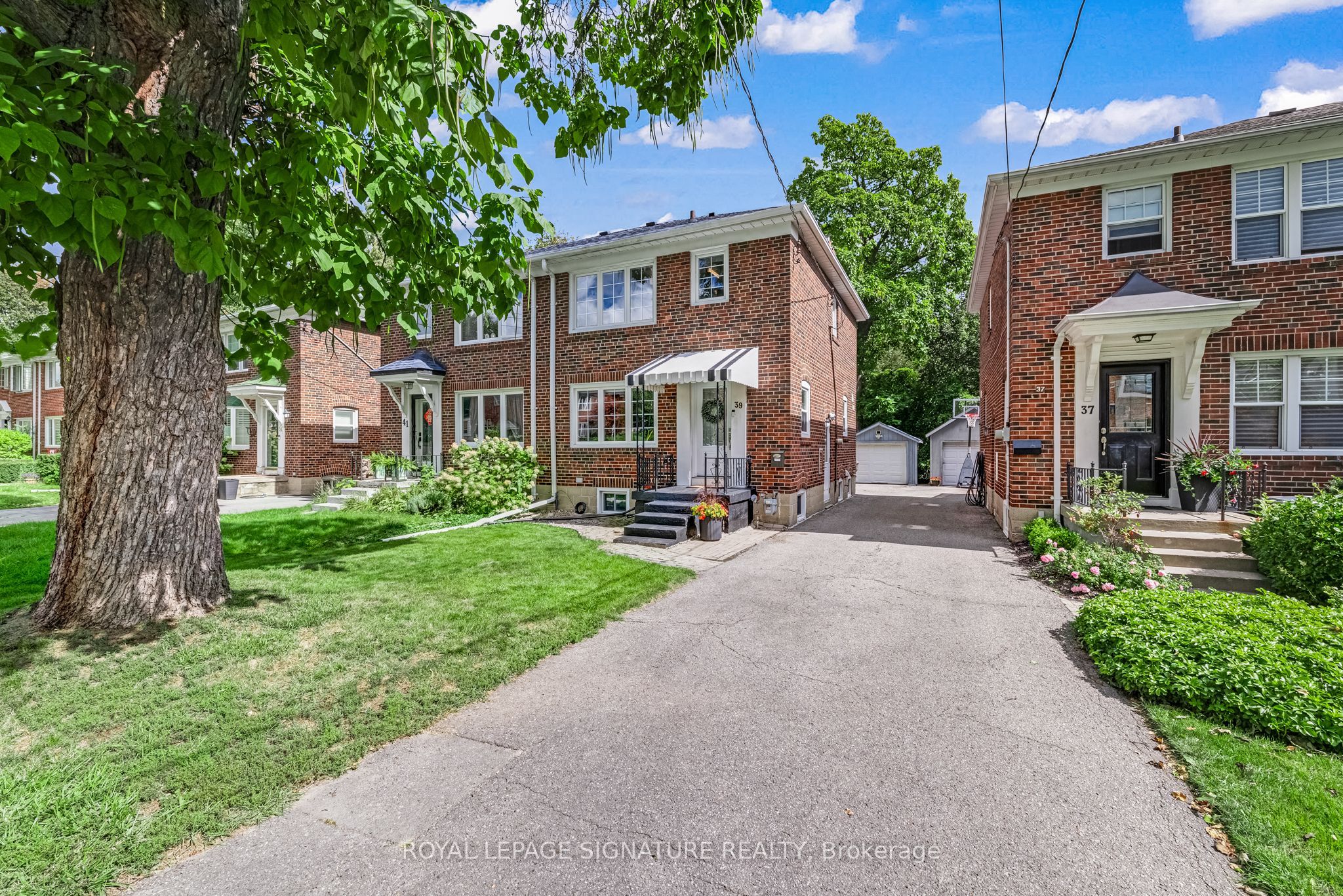 39 Brentcliffe Road, Toronto, On M4g 3y4