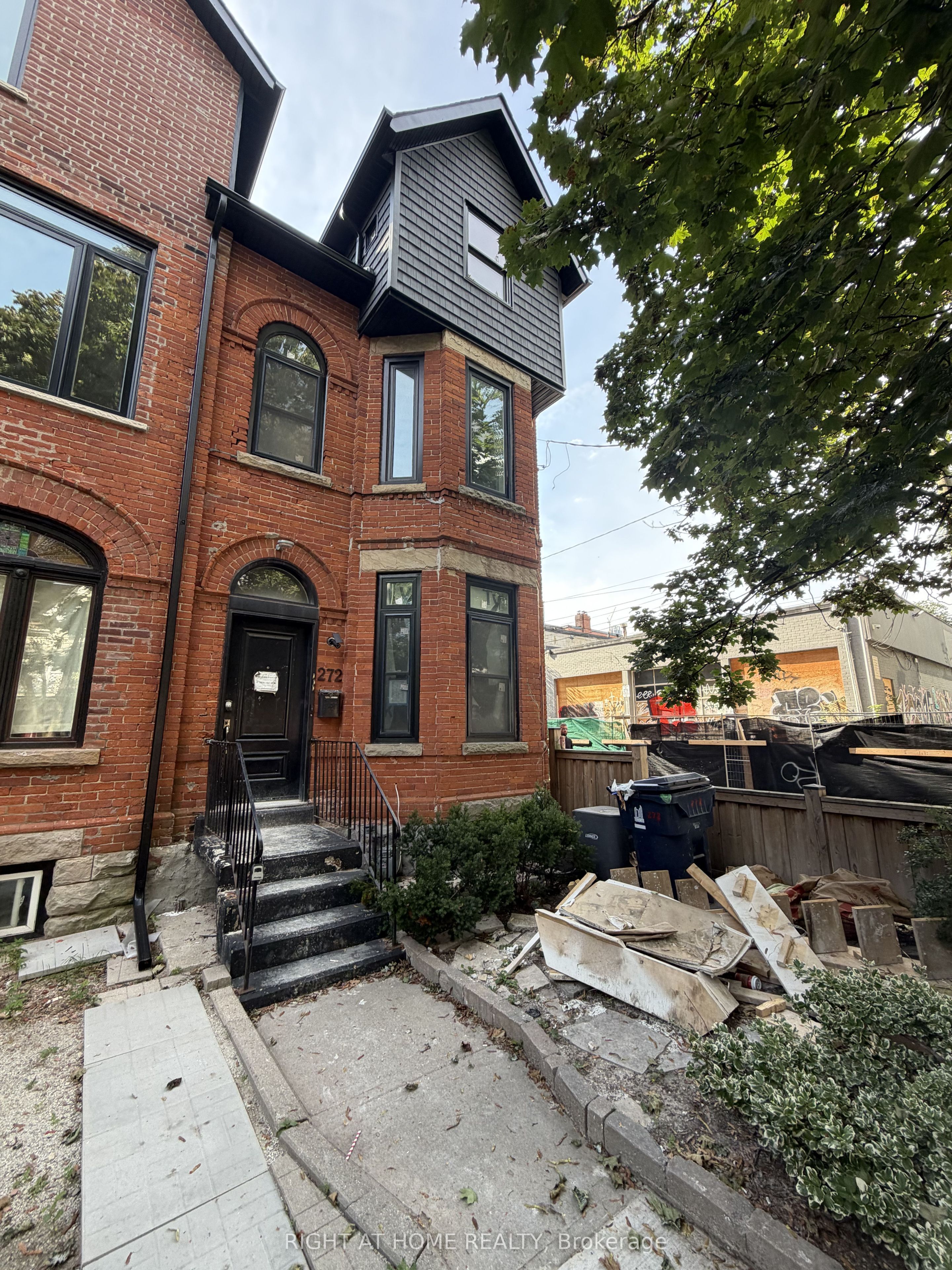 272 Seaton Street, Toronto, On M5a 2t4