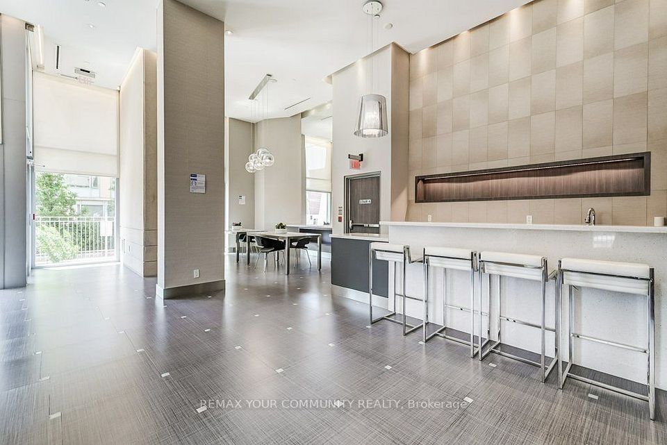 500 Sherbourne Street 1011, Toronto, On M4x 1l1