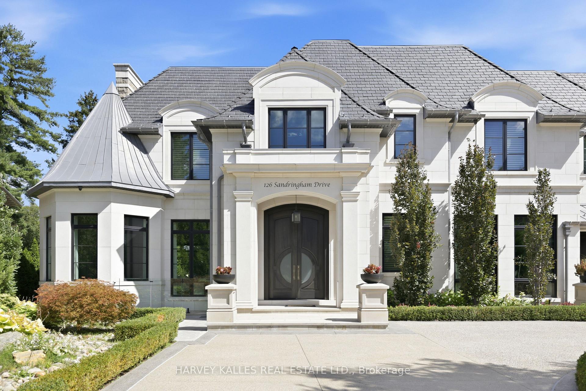126 Sandringham Drive, Toronto, On M3h 1e3