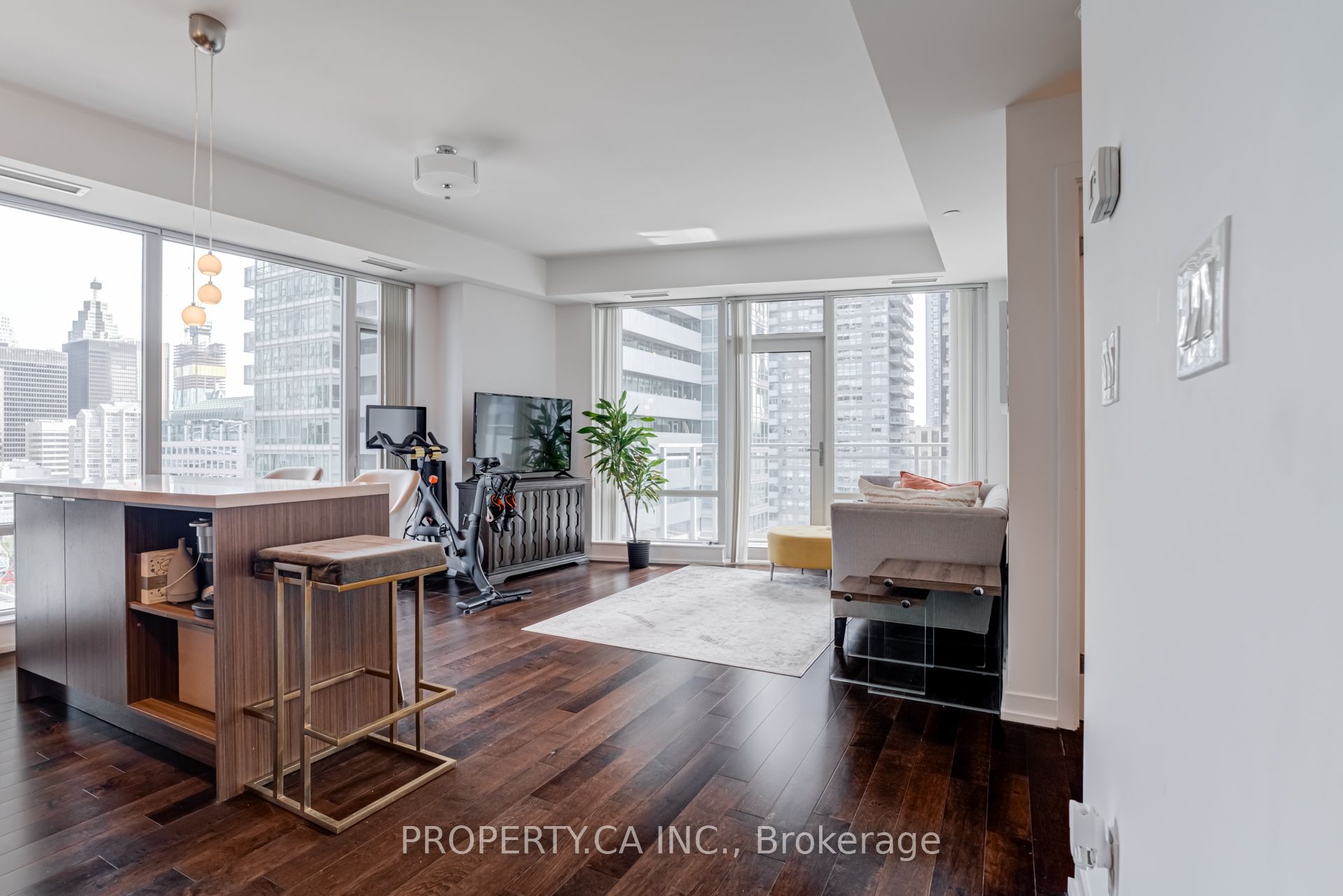 21 Widmer Street 1609, Toronto, On M5v 2e8