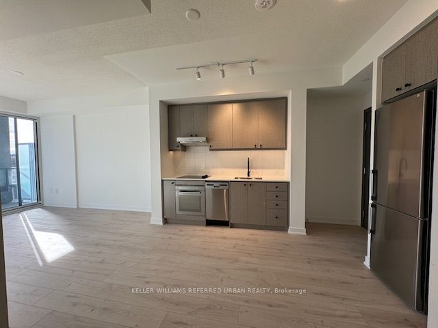 9 Tecumseth Street 417, Toronto, On M5v 0s5