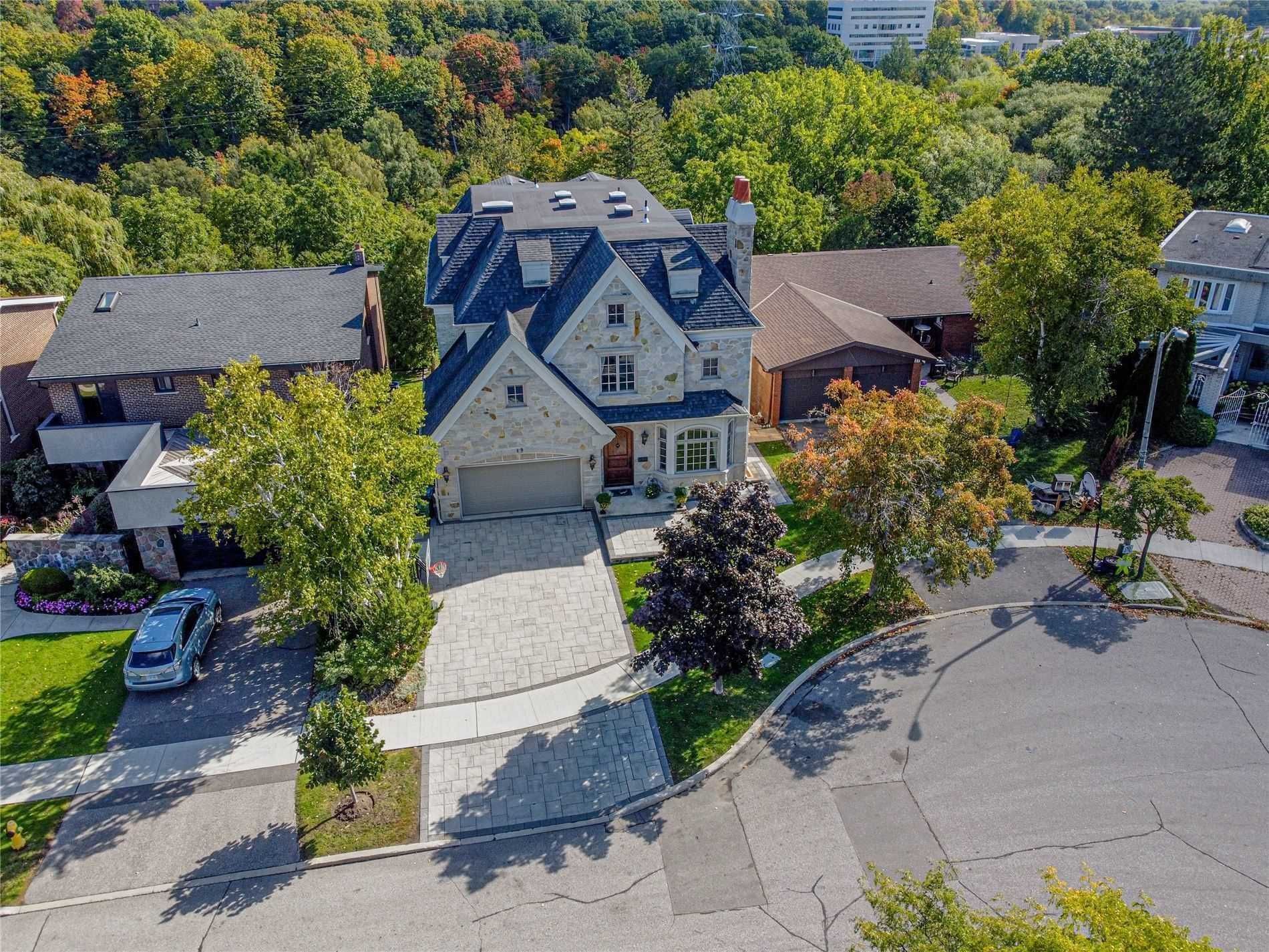 19 Brockington Crescent, Toronto, On M3h 4s9