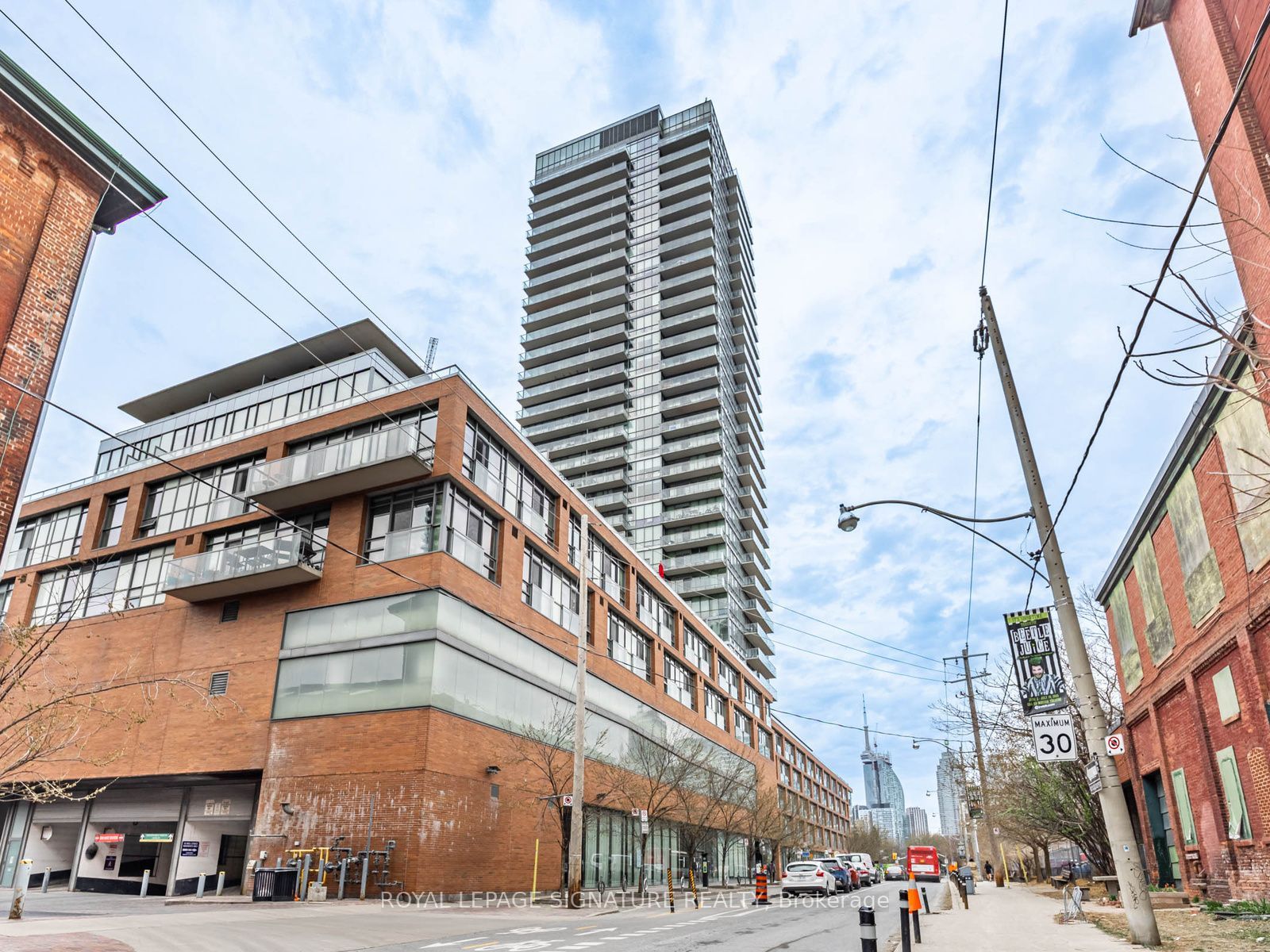 33 Mill Street 2406, Toronto, On M5a 3r3