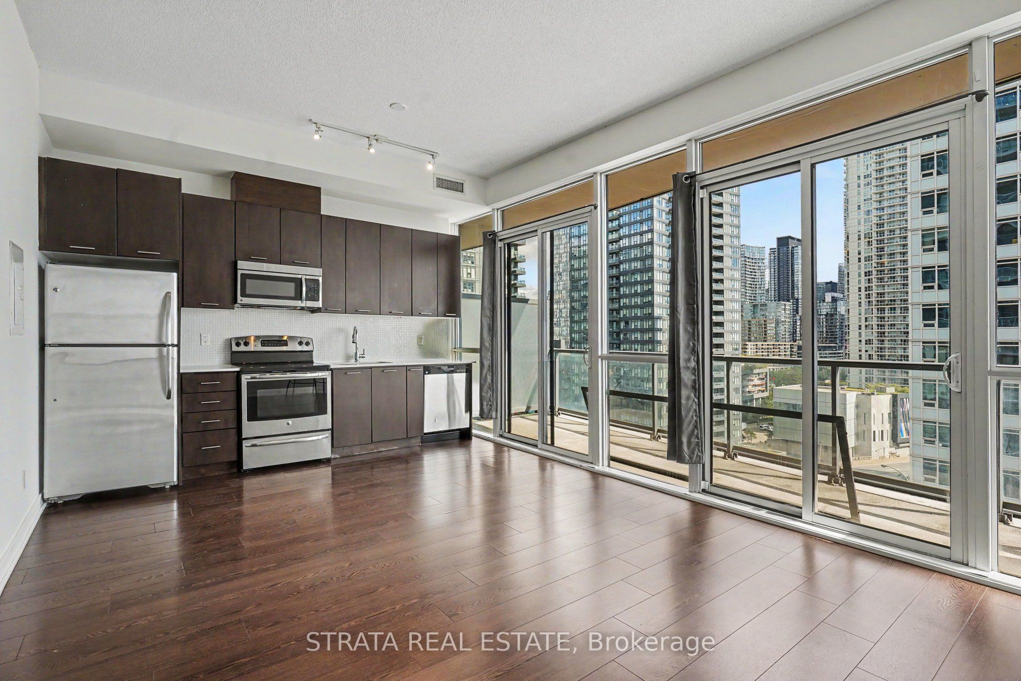 20 Bruyeres Mews 1510, Toronto, On M5v 0g8