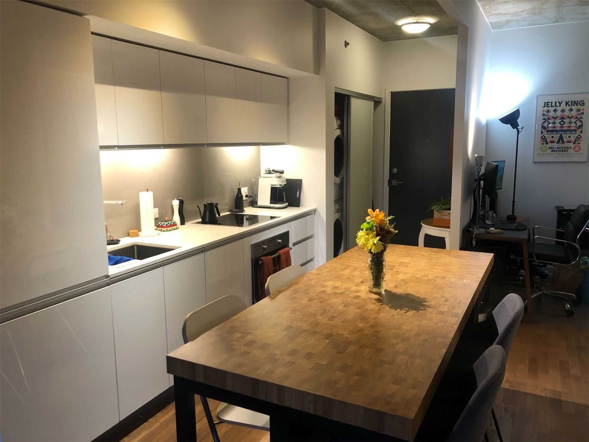20 Minowan Miikan Lane 614, Toronto, On M6j 0e5