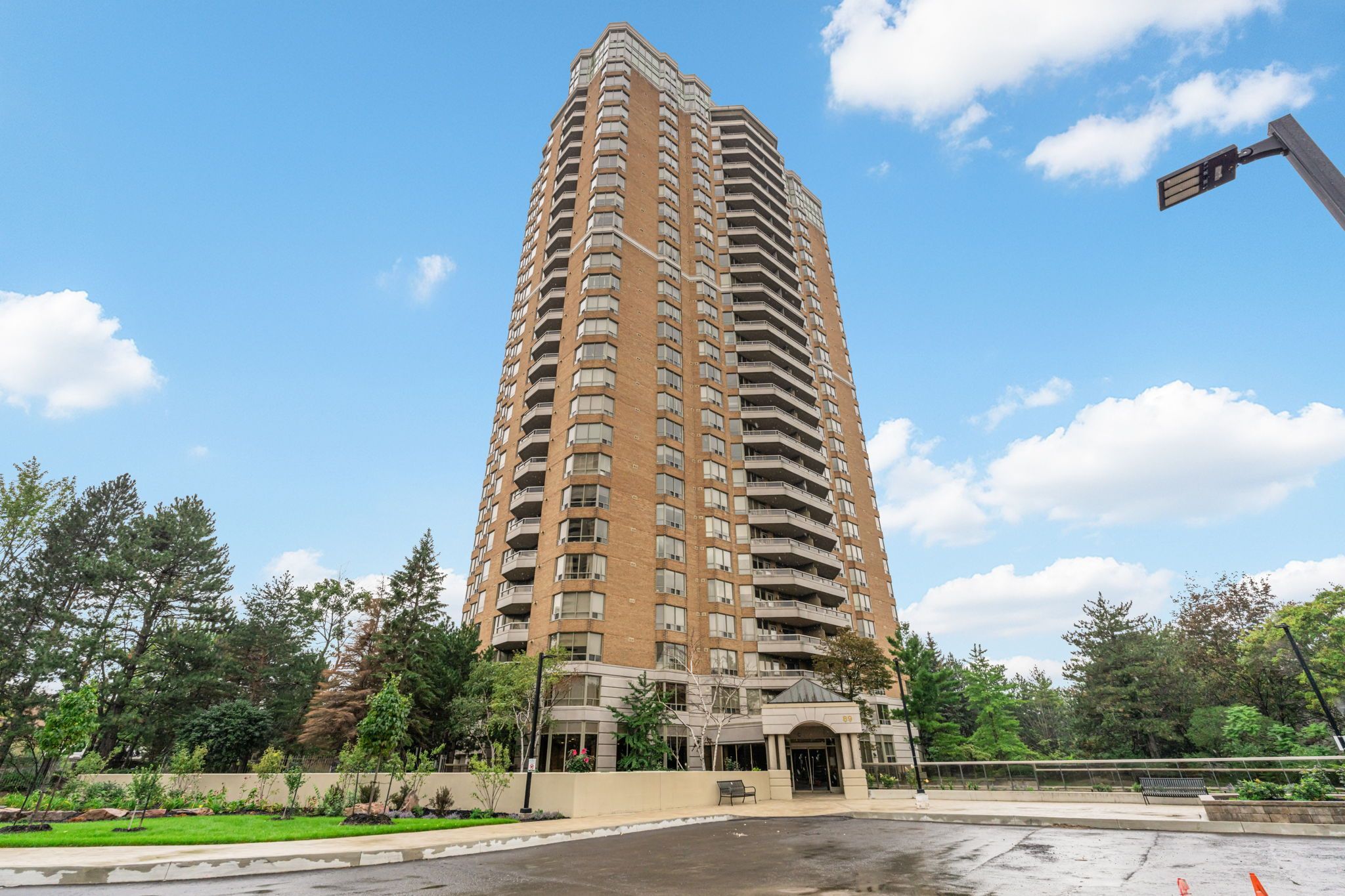 89 Skymark Drive 713, Toronto, On M2h 3s6