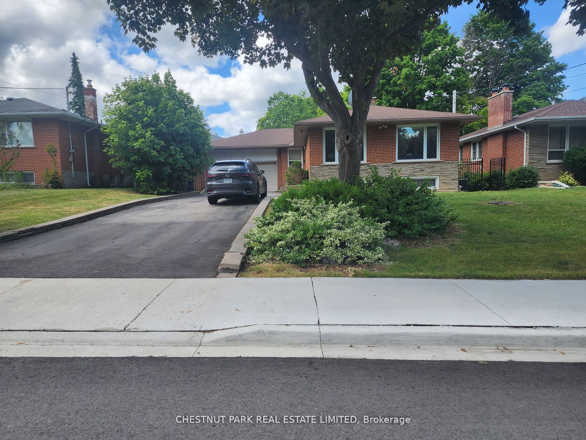 184 Burbank Drive, Toronto, On M2k 1p4