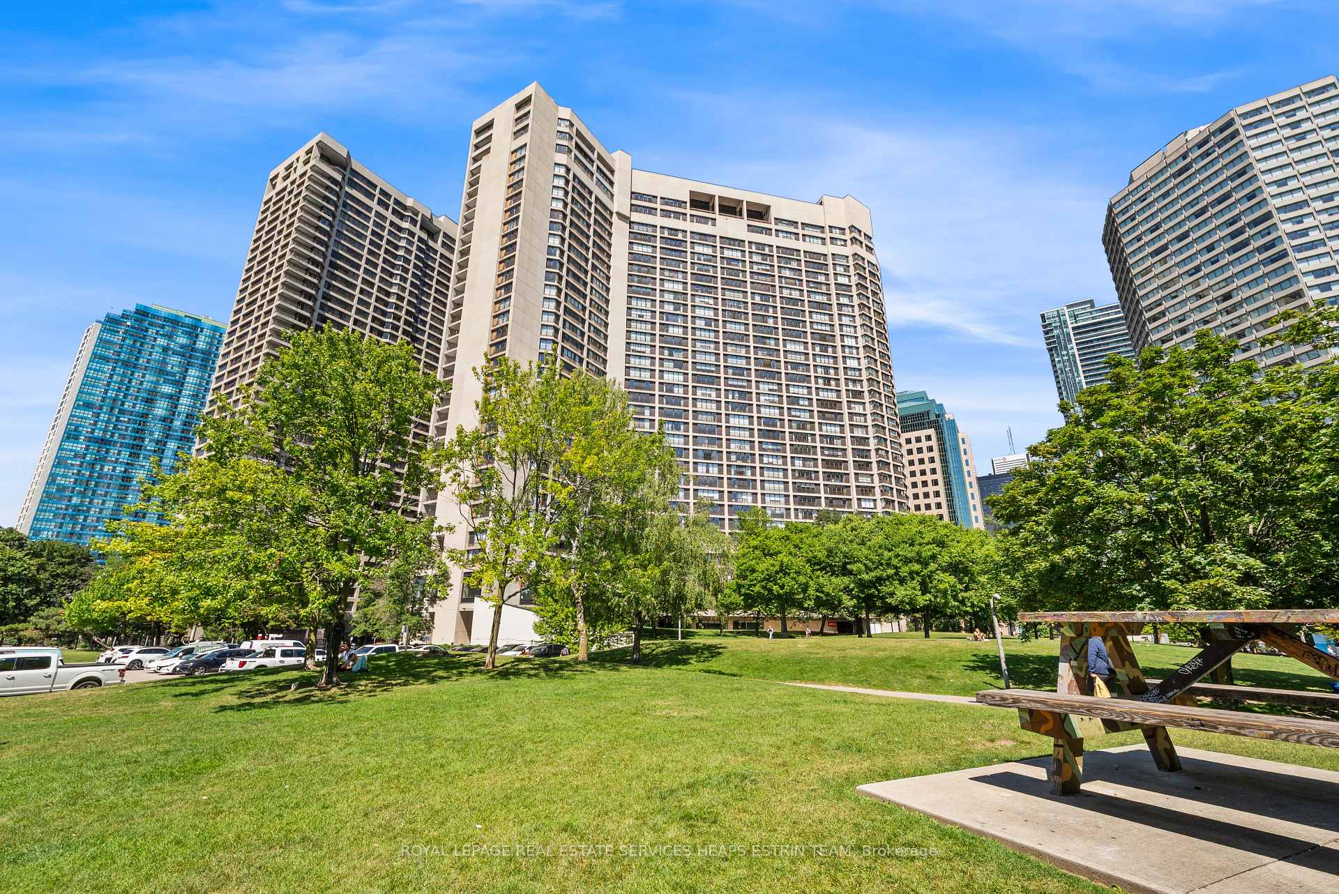 33 Harbour Square #411, Toronto, On M5j 2g2