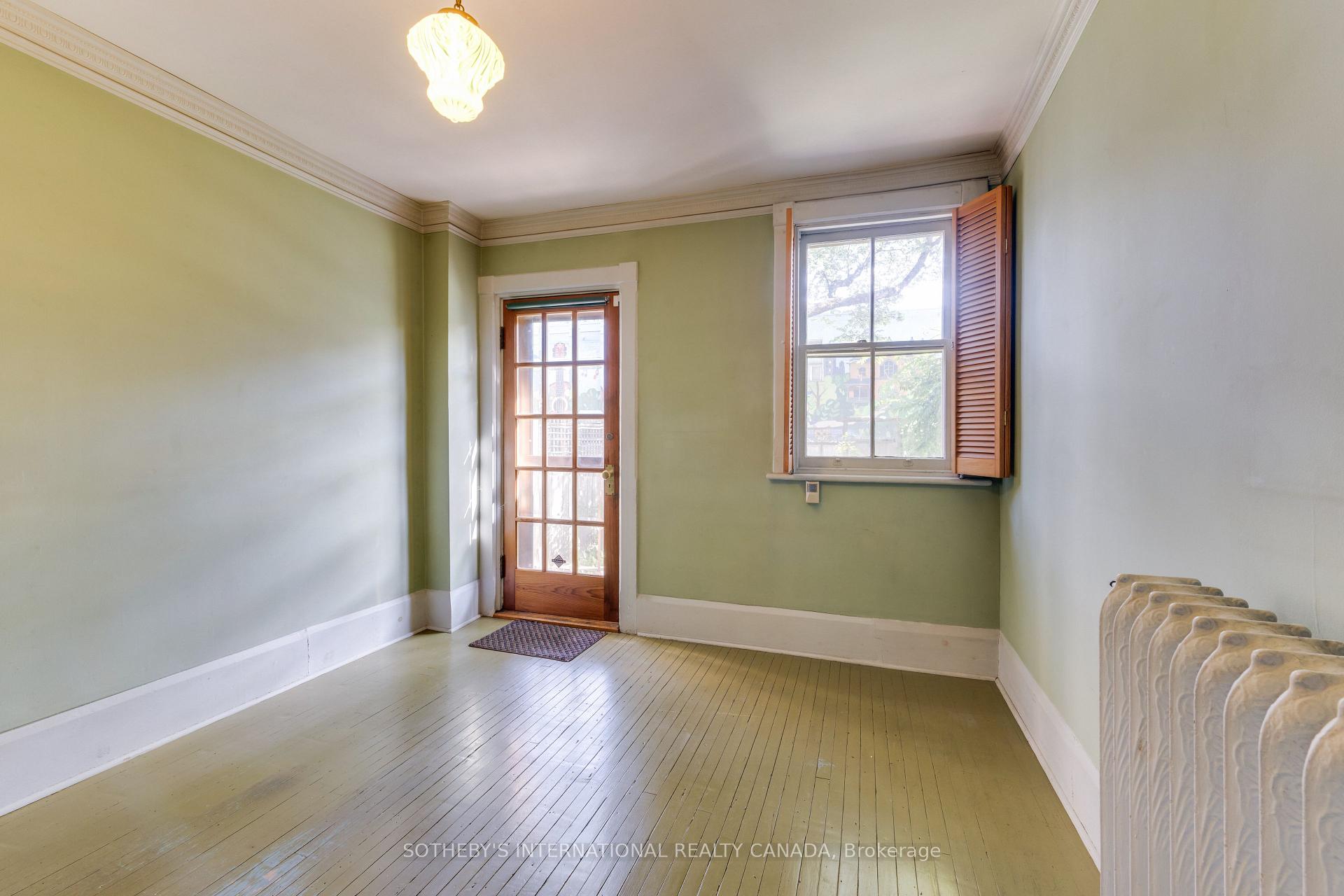 21 Rose Avenue, Toronto, On M4x 1n7