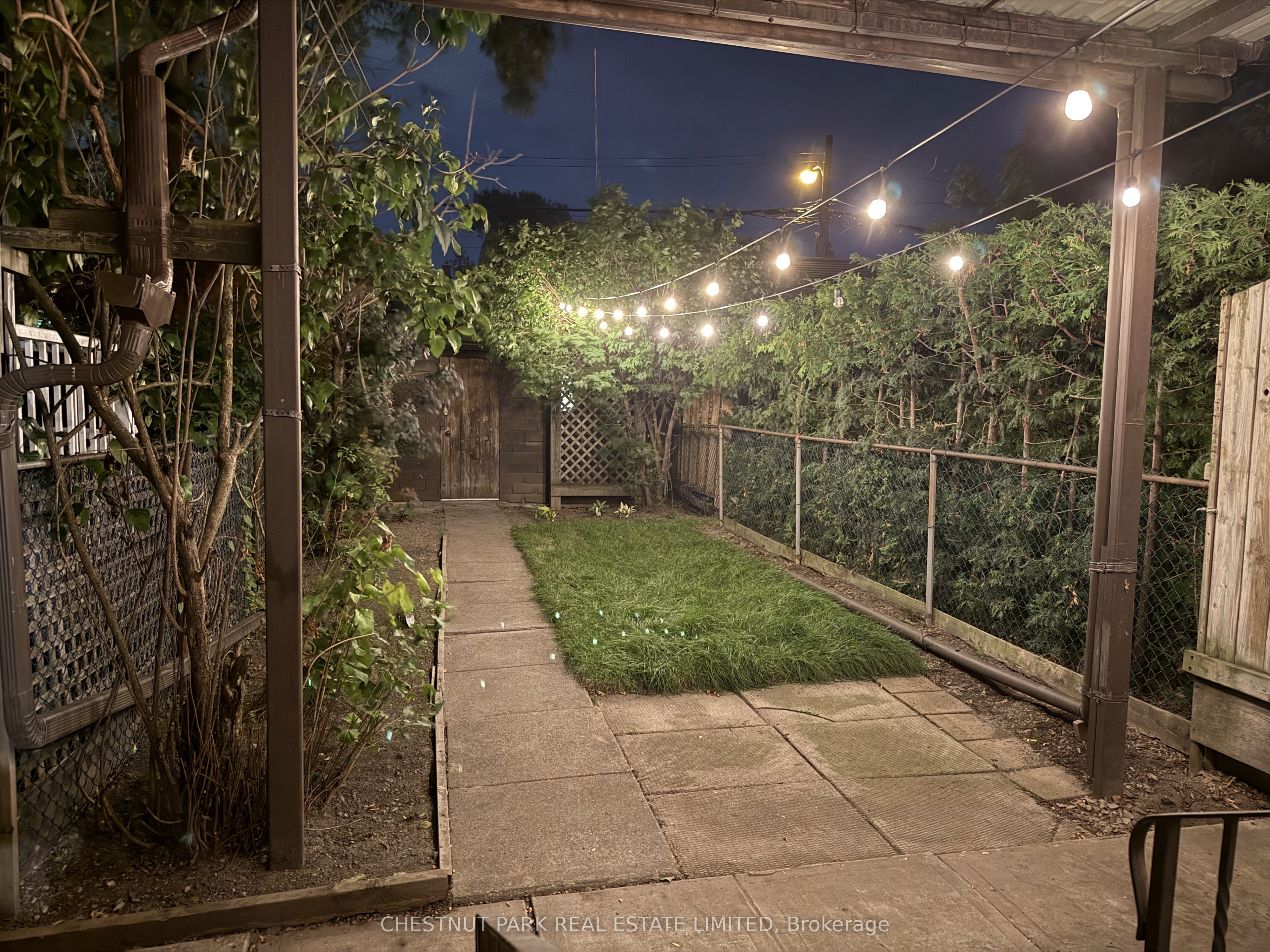 791 Manning Avenue, Toronto, On M6g 2w7