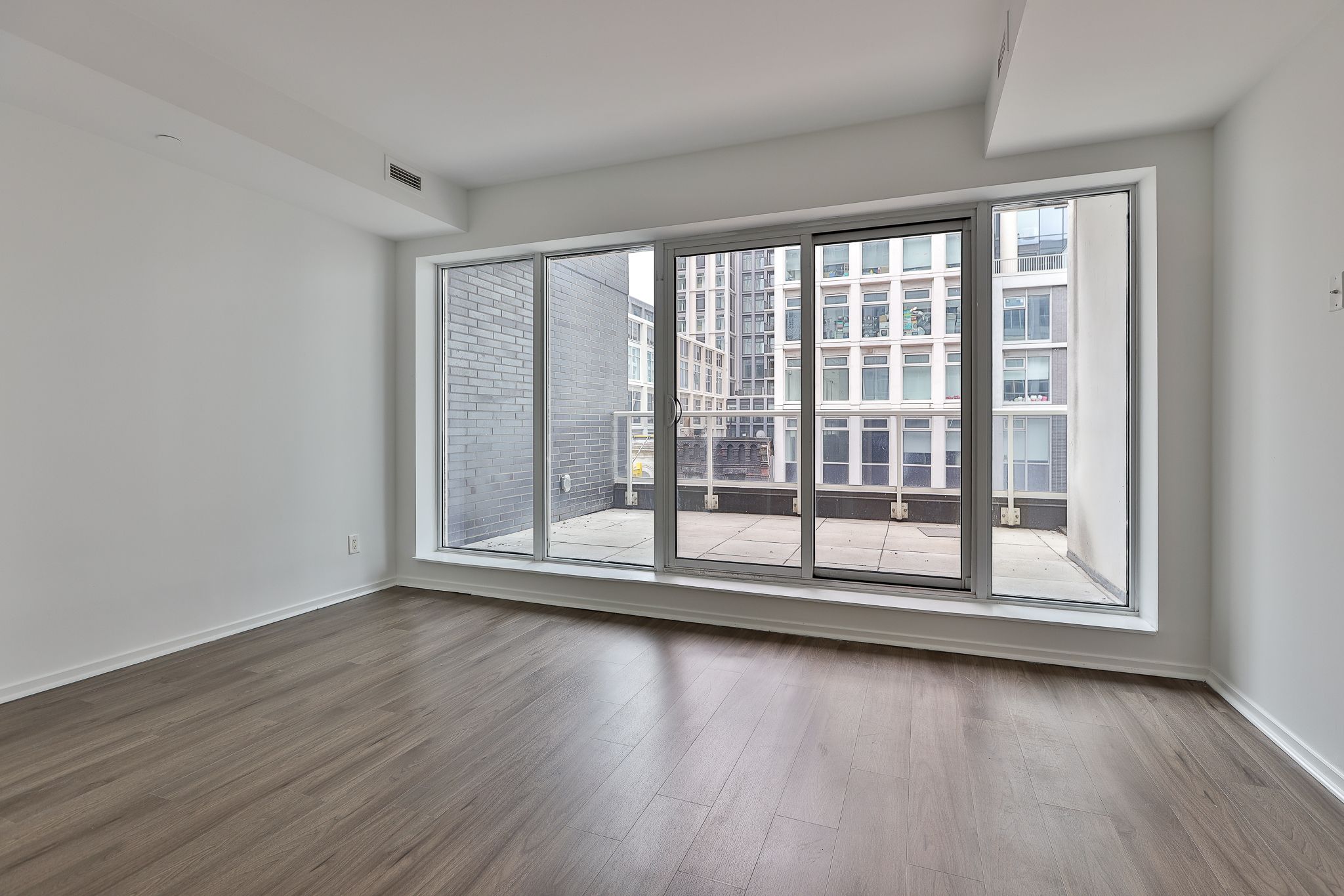 783 Bathurst Street 422, Toronto, On M5s 0a8