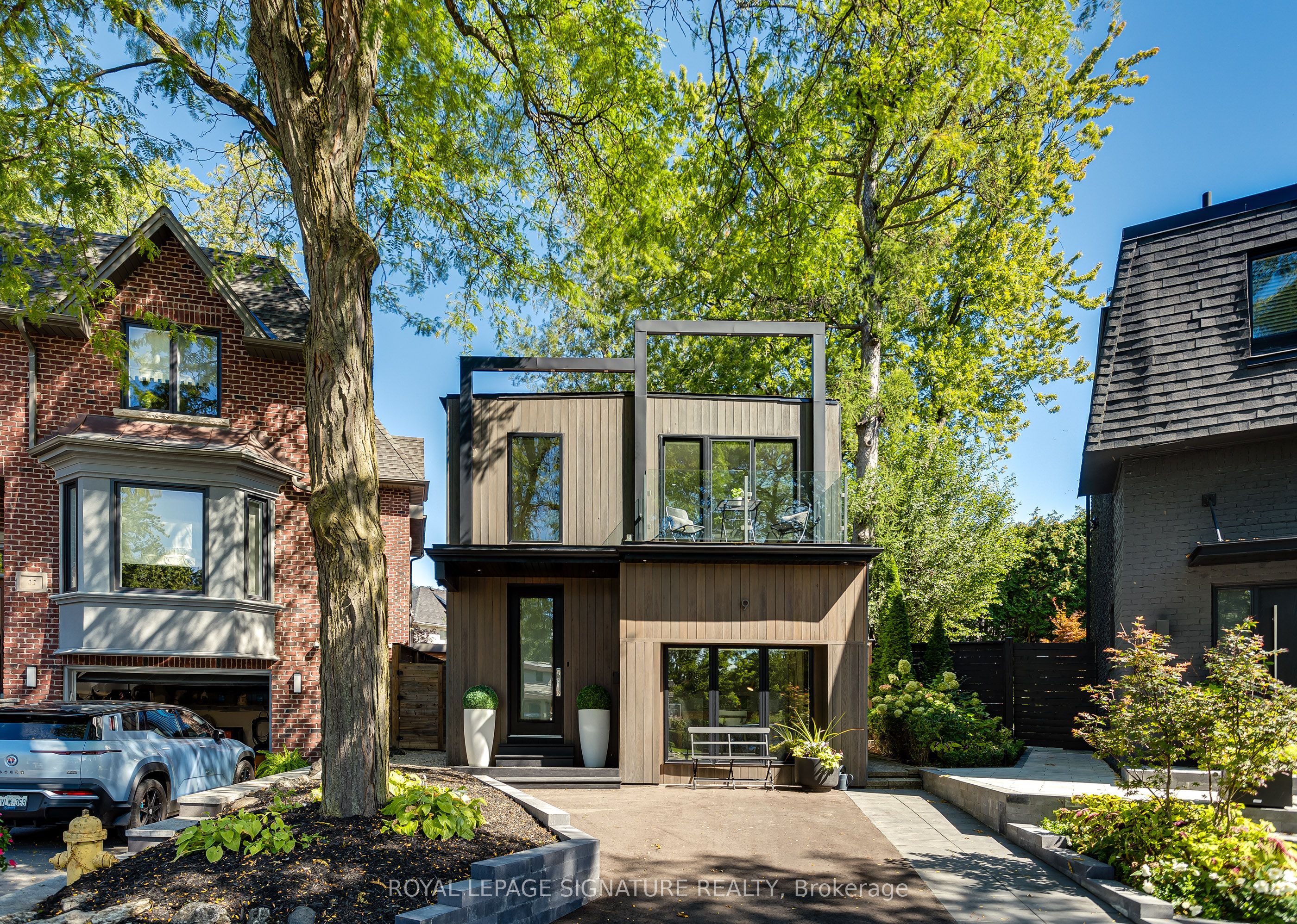 9 Georgian Court, Toronto, On M4p 2j7