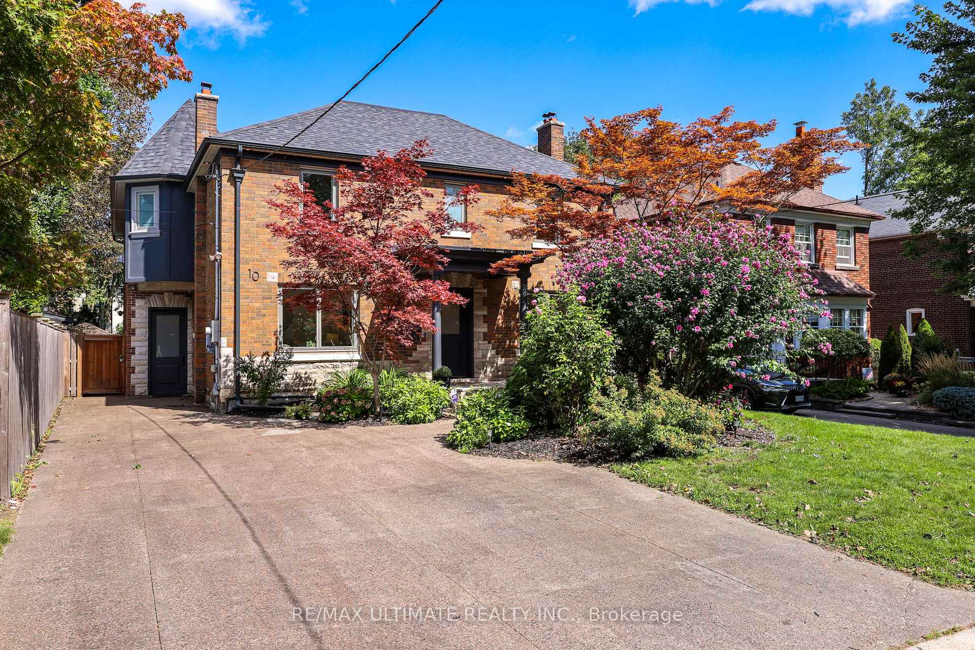 10 Field Avenue, Toronto, On M4g 1y6