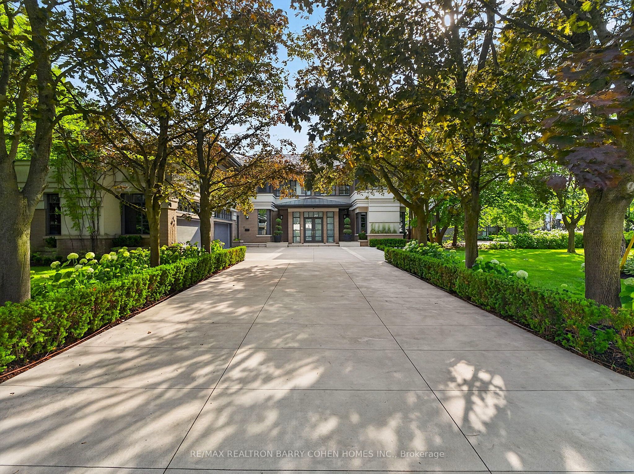 17 Alderbrook Drive, Toronto, On M3b 1e3