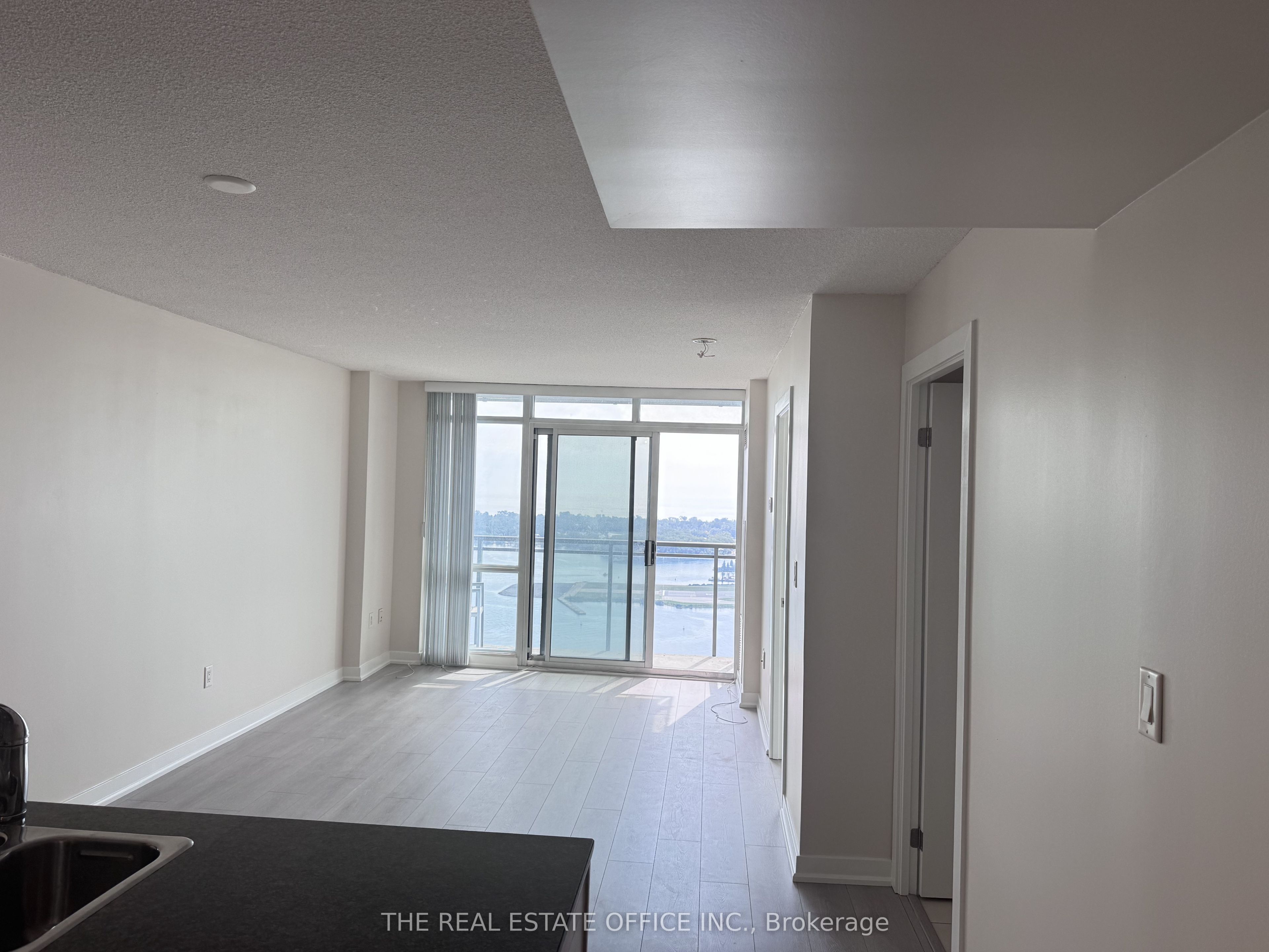 11 Brunel Court 4712, Toronto, On M5v 3y3