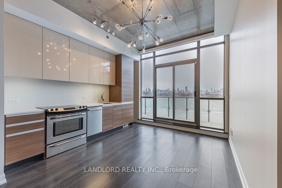 8 Gladstone Avenue 607, Toronto, On M6j 0b3