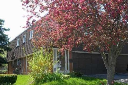 171 Angus Drive Main, Toronto, On M2j 2w9