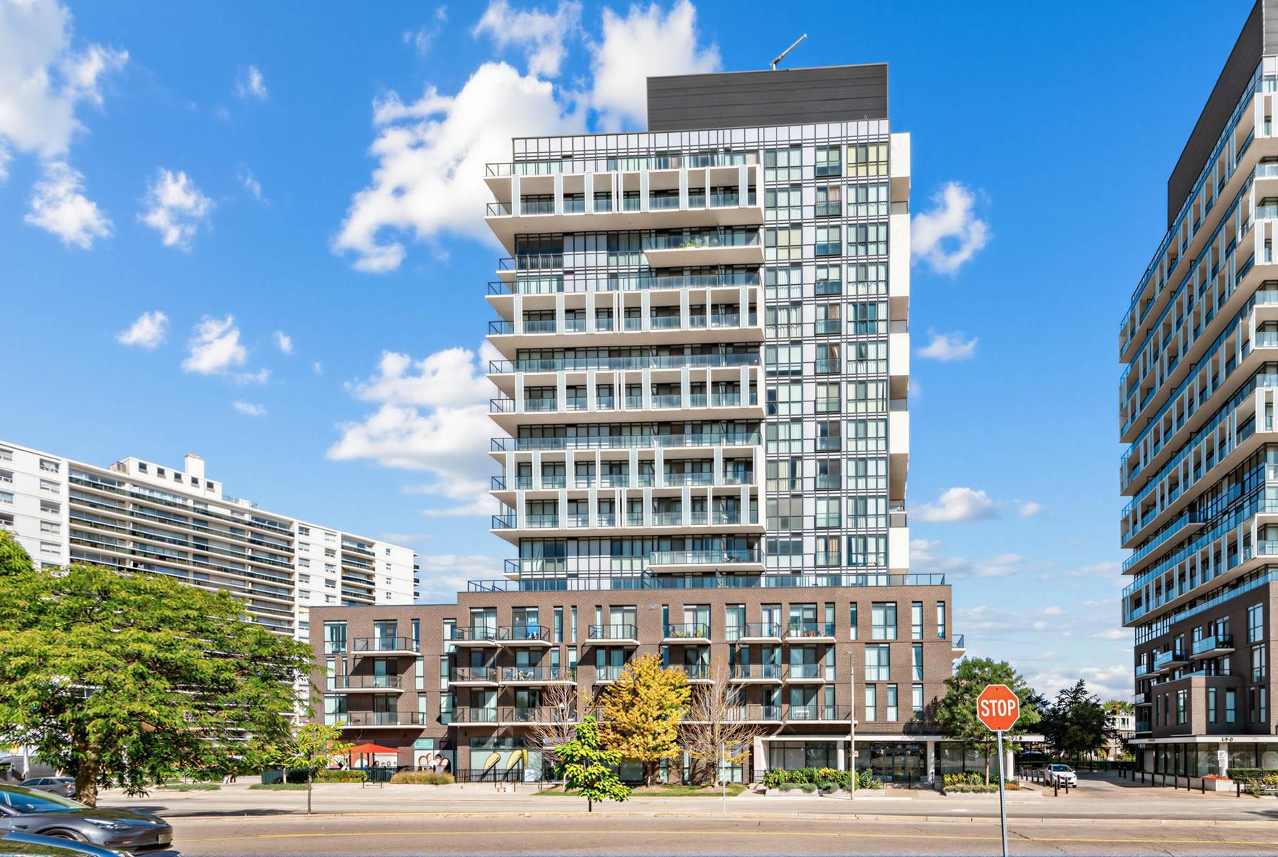 128 Fairview Mall Drive 807, Toronto, On M2j 0e8