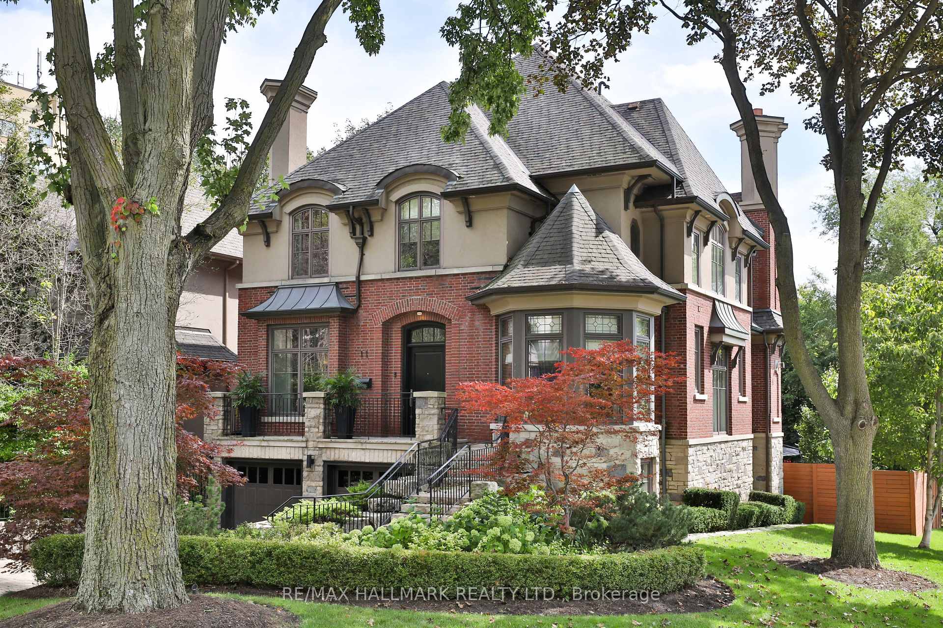 11 Forest Ridge Drive, Toronto, On M6b 1g9