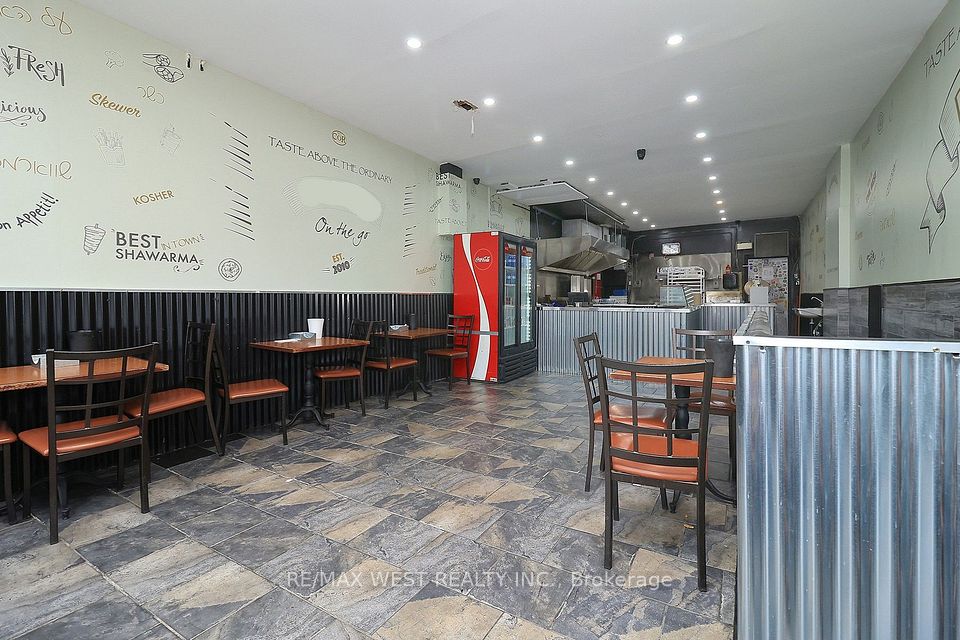 3023 Bathurst Street, Toronto, On M6b 3b5