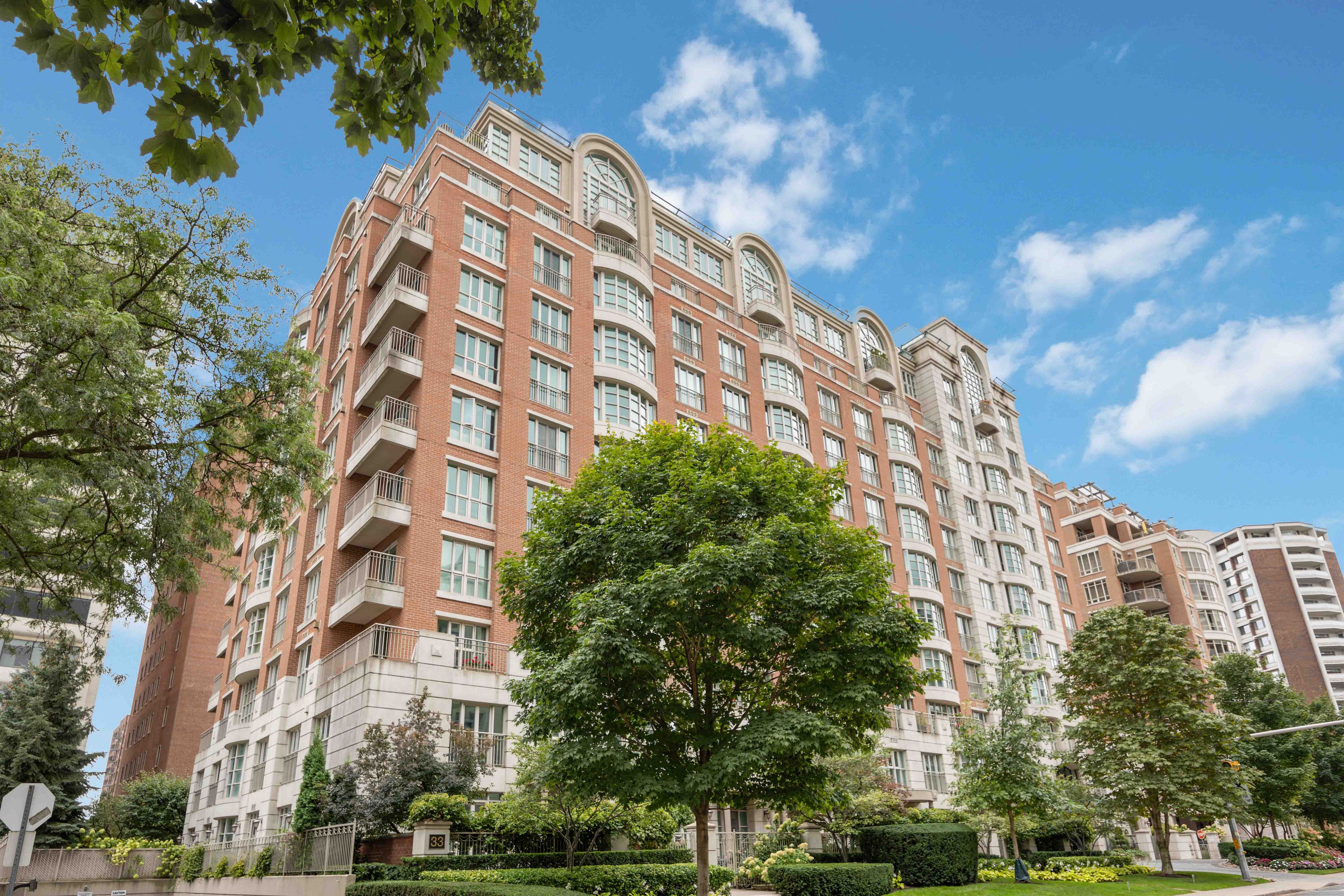 33 Delisle Avenue 201, Toronto, On M4v 3c7