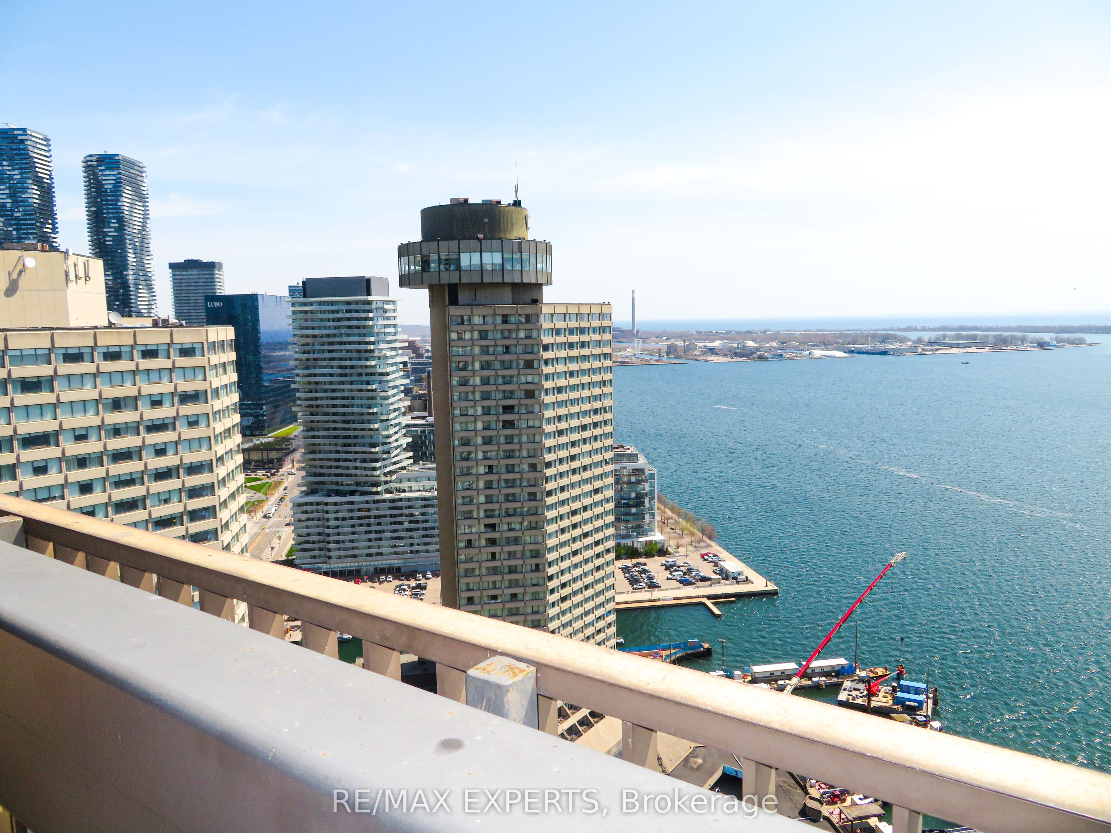33 Harbour Square 2233, Toronto, On M5j 2g2