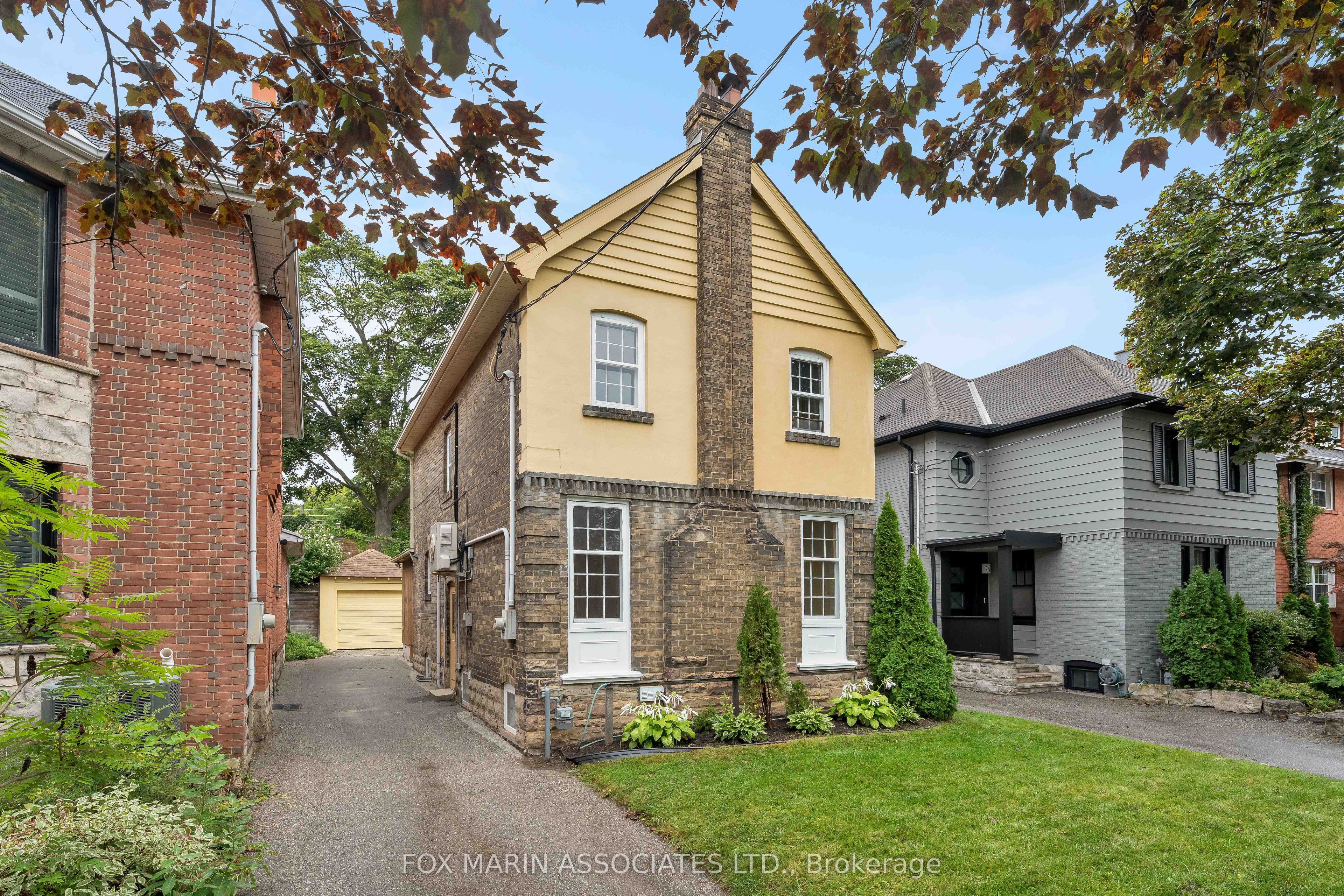 26 Claxton Boulevard, Toronto, On M6c 1l8