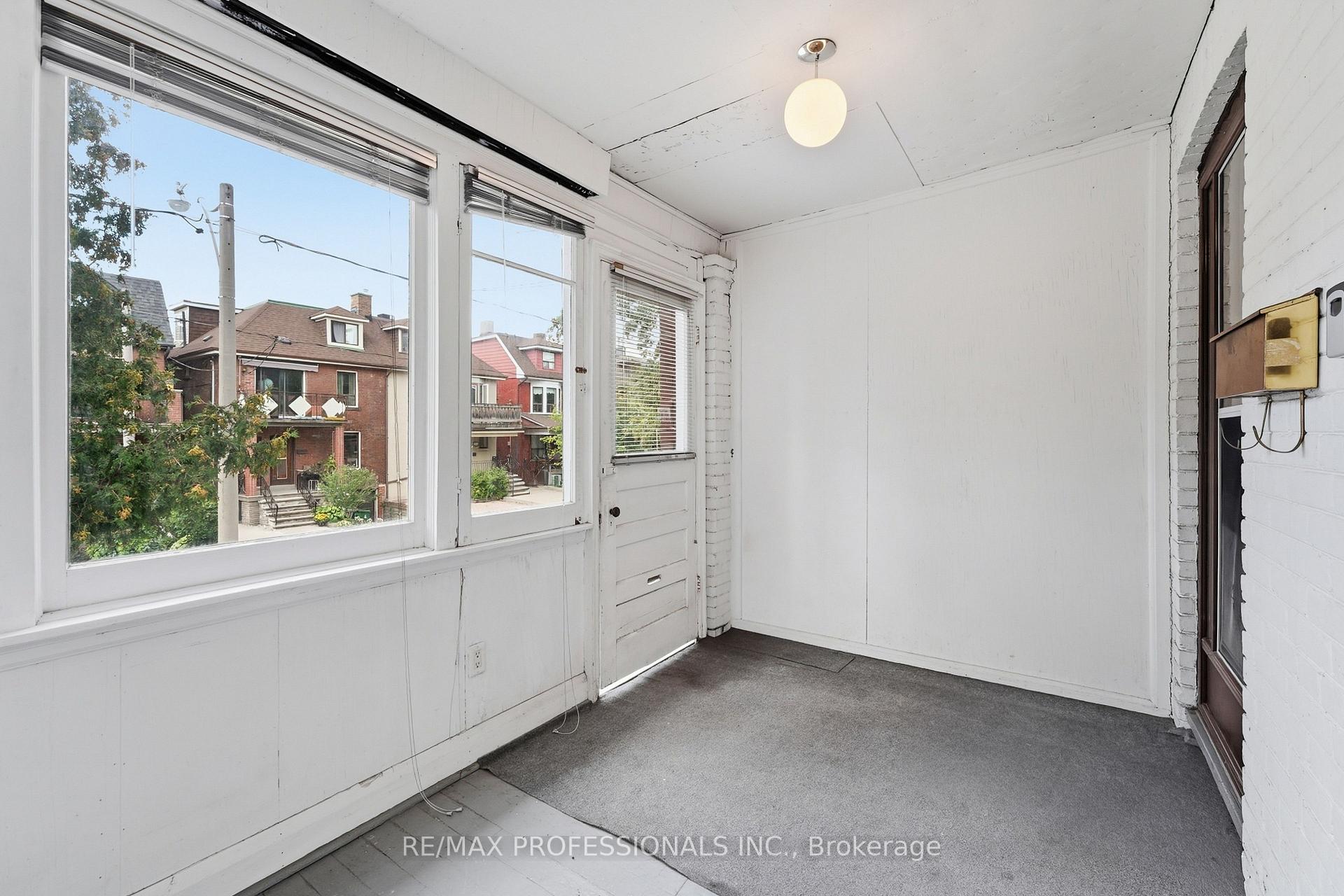 227 Montrose Avenue, Toronto, On M6g 3g6
