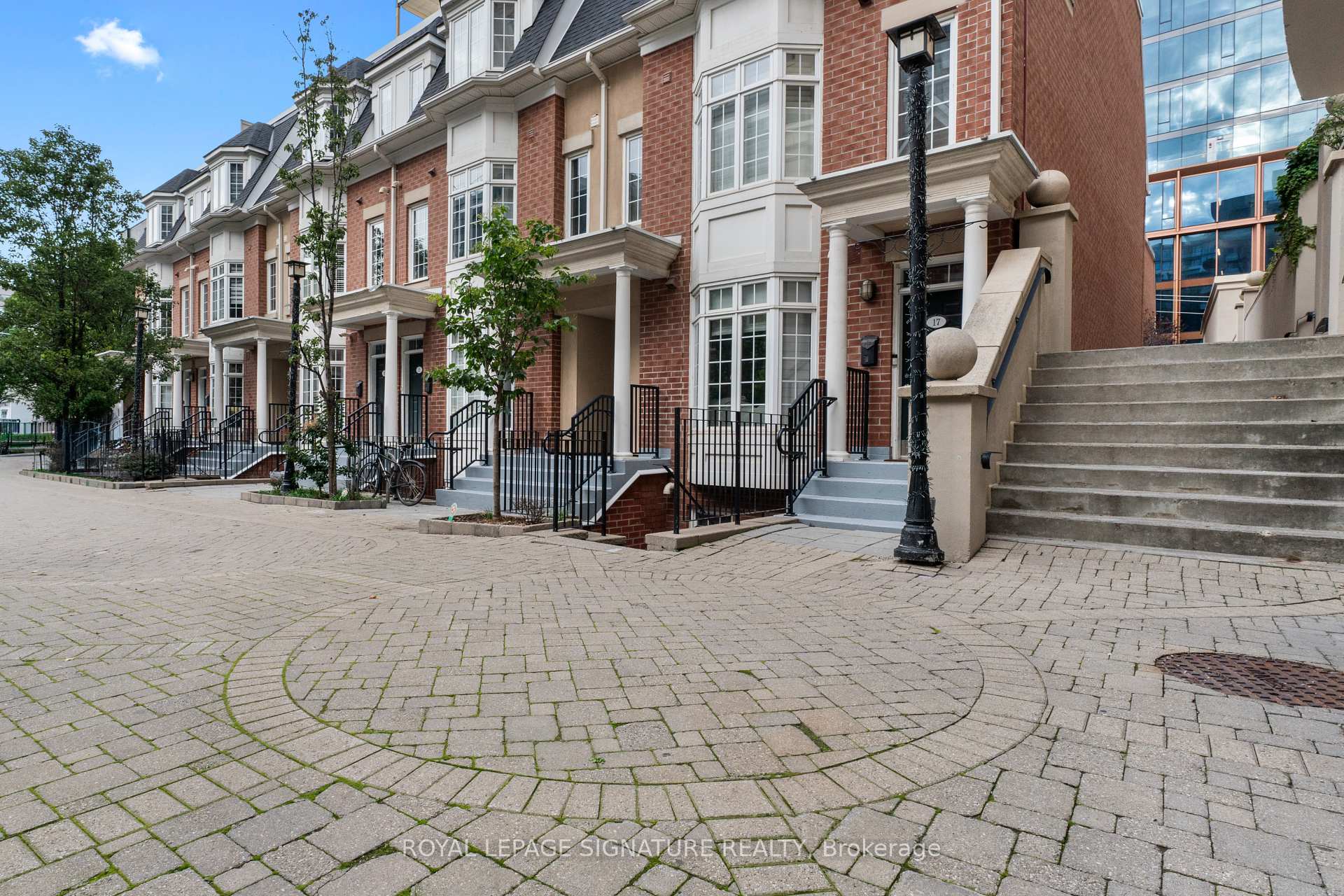 11 Niagara Street 8, Toronto, On M5v 3n9