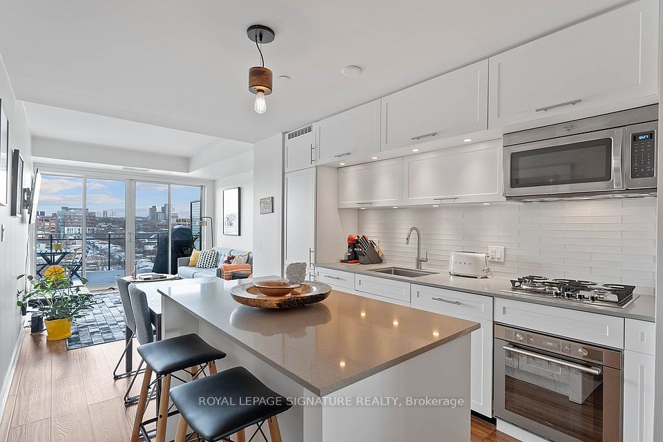 205 Manning Avenue 601, Toronto, On M6j 0e2