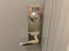 230 Queens Quay 1119, Toronto, On M5j 2x1