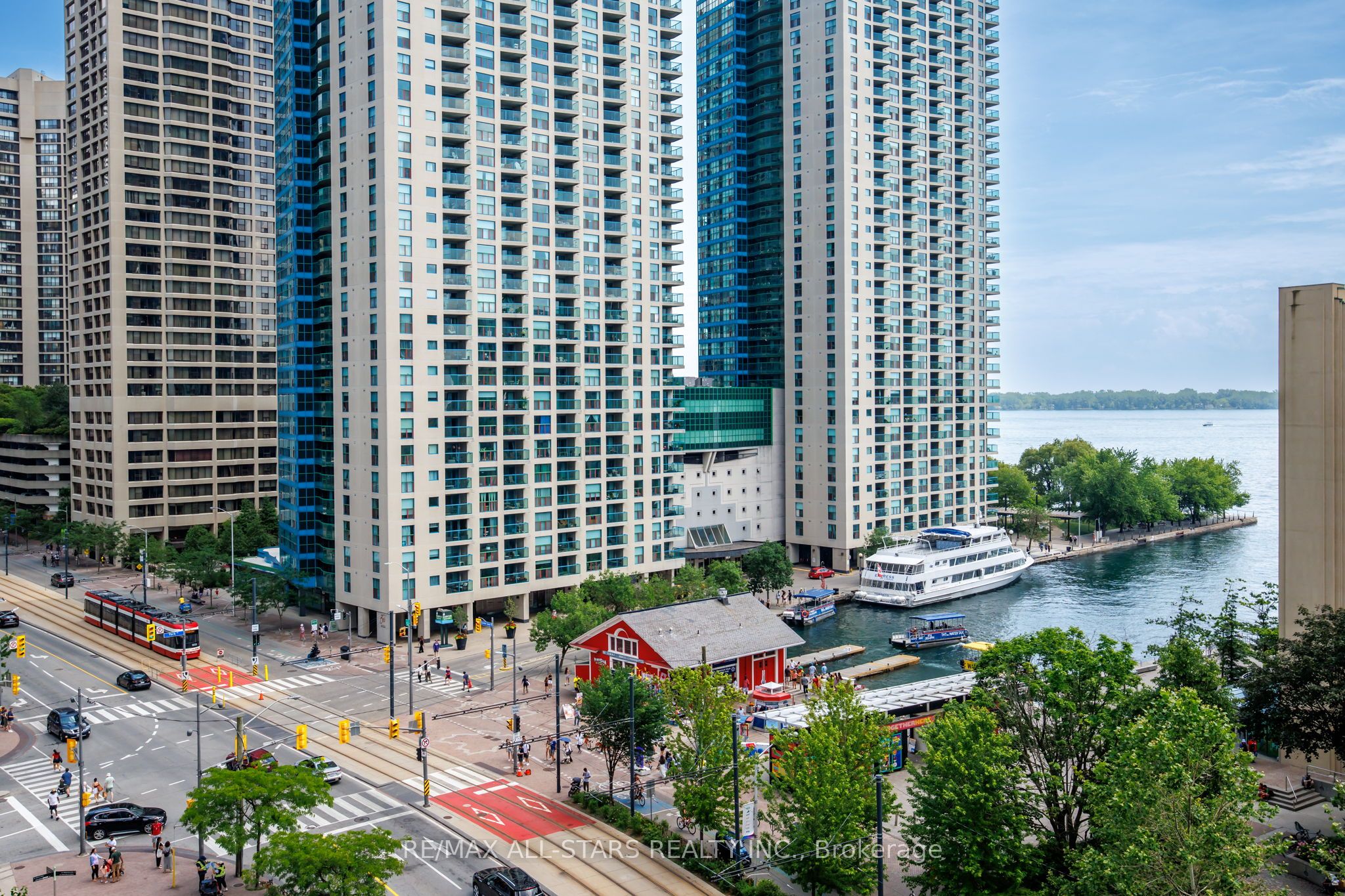 208 Queens Quay W 804, Toronto, On M5j 2y5