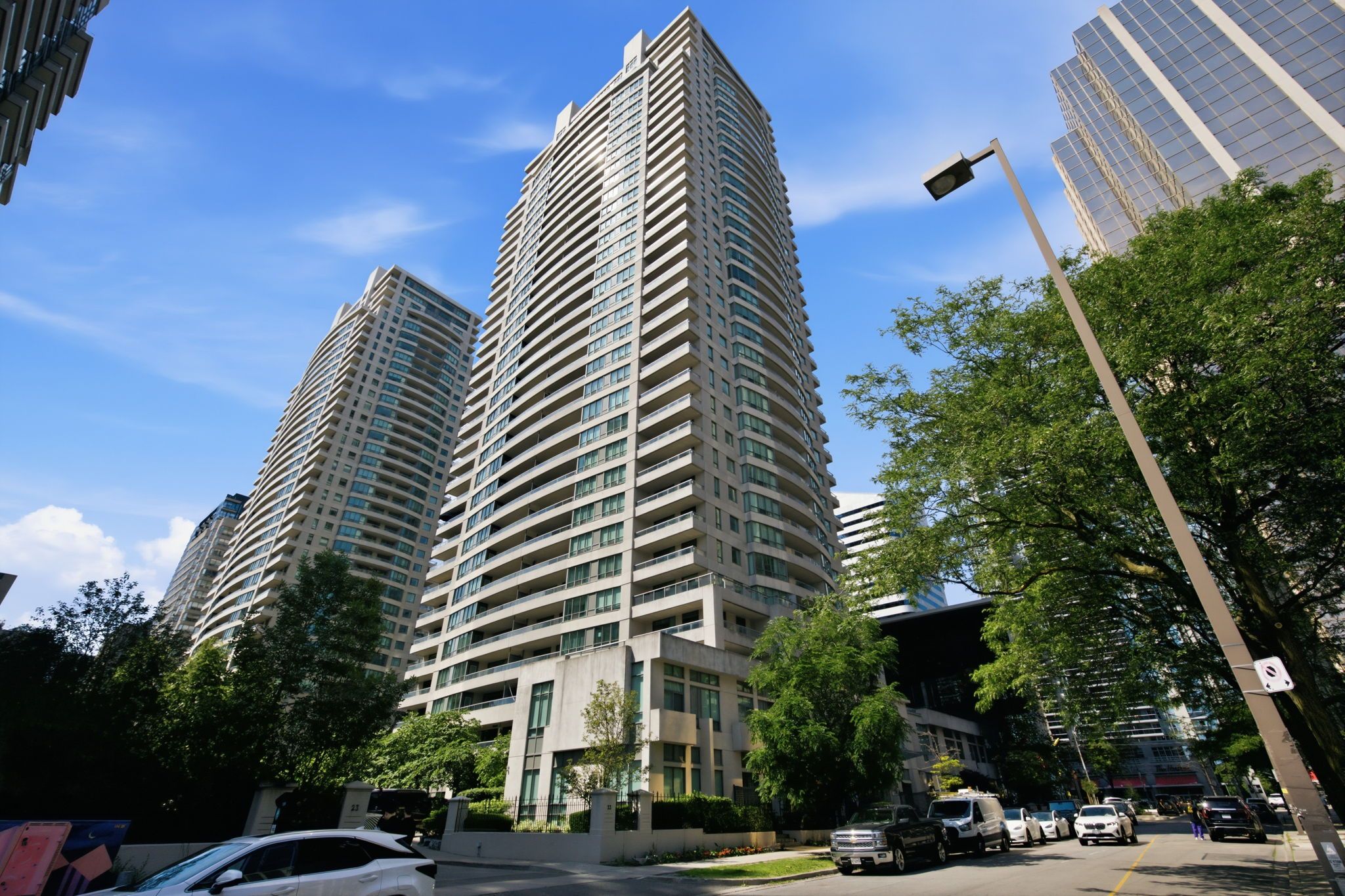 23 Hollywood Avenue Ph202, Toronto, On M2n 7l8