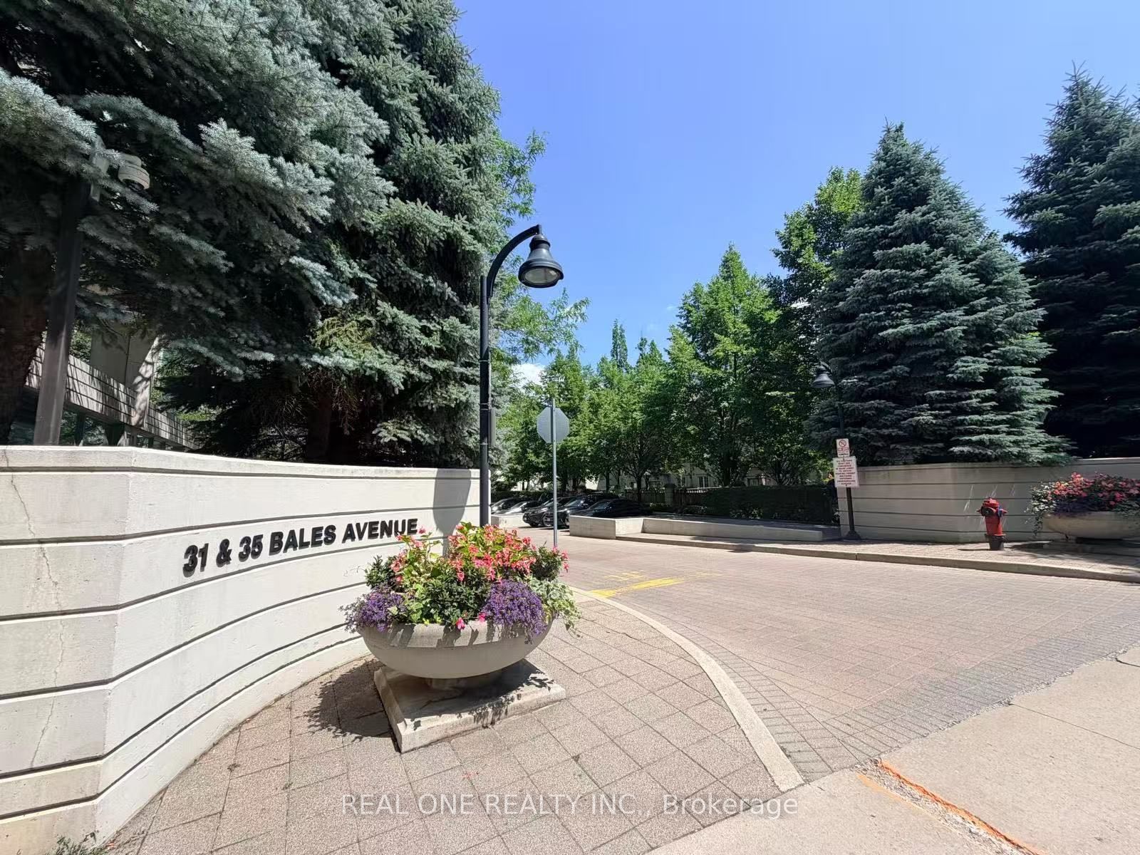31 Bales Avenue 1607, Toronto, On M2n 7l6