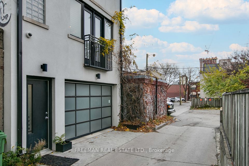 1239 Bloor Street W Laneway, Toronto, On M6h 1n6