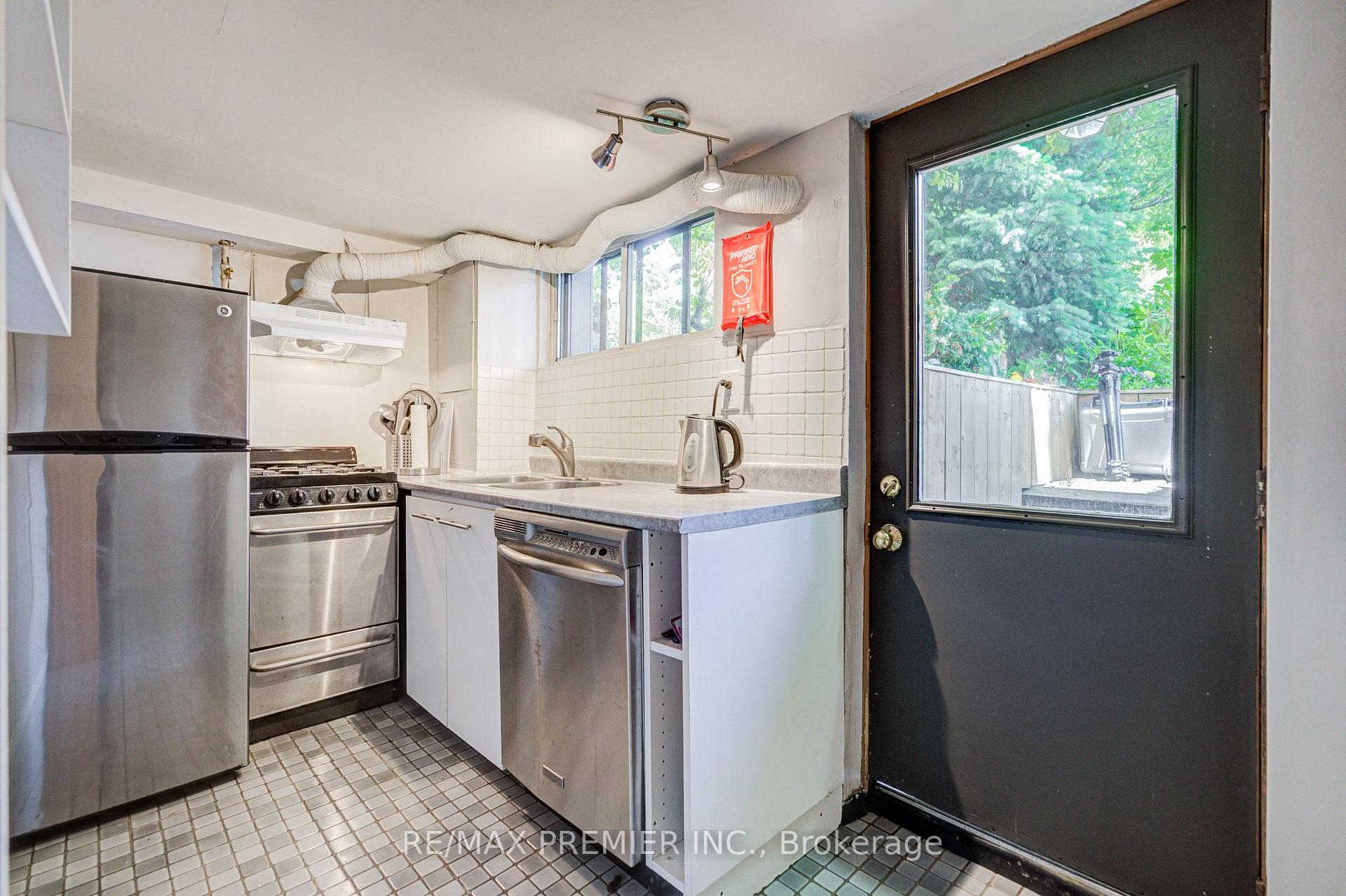 224 Lippincott Street 1, Toronto, On M5s 2p5