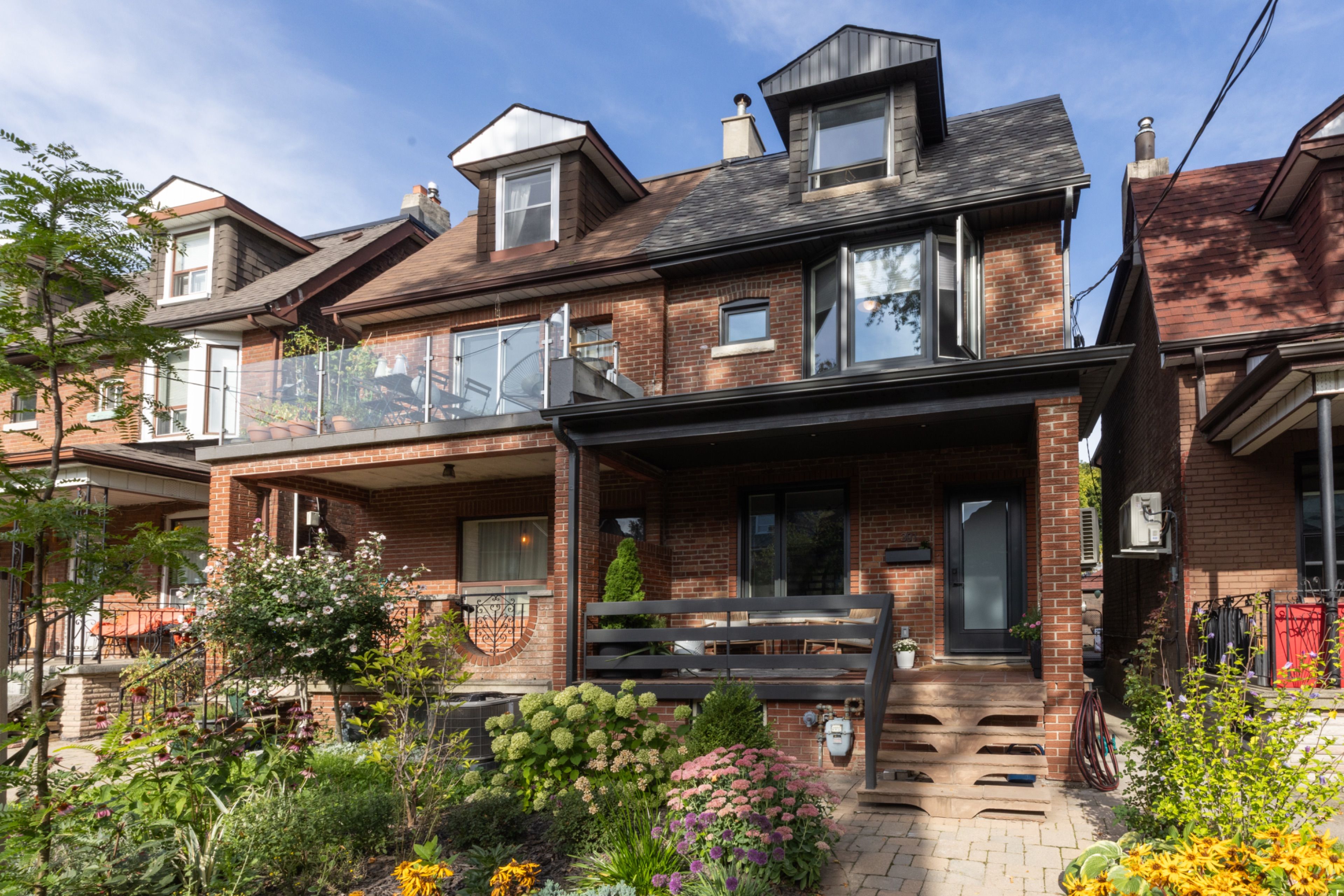 301 Grace Street, Toronto, On M6g 3a7