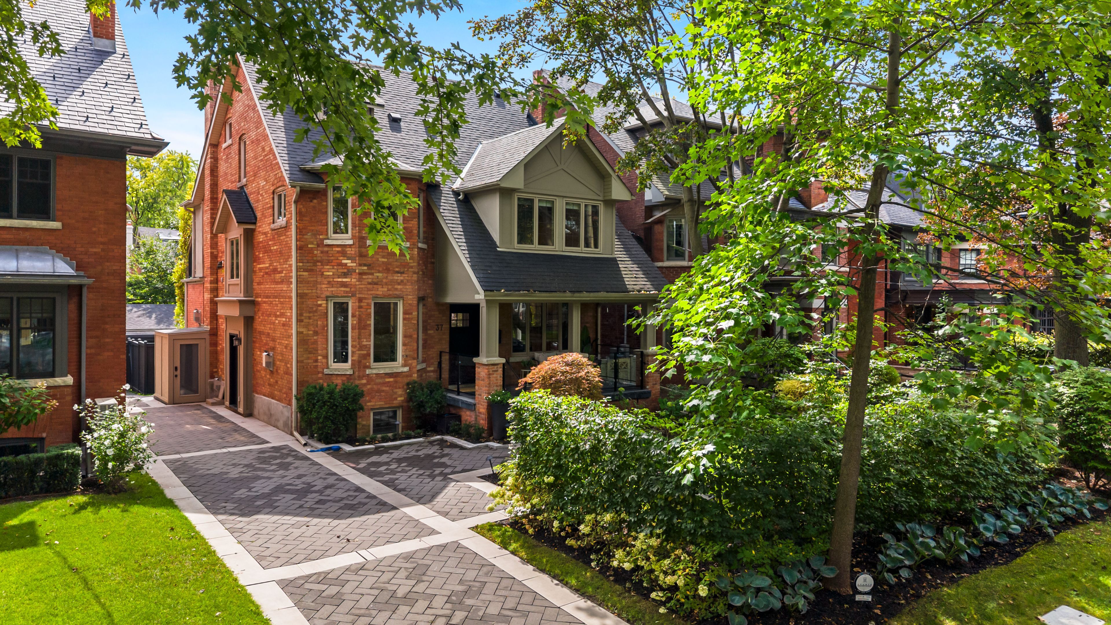 37 St Andrews Gardens, Toronto, On M4w 2c9