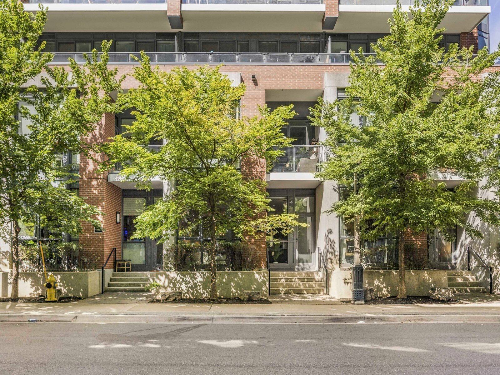 32 Bruyers Mews Th03, Toronto, On M5v 0h8