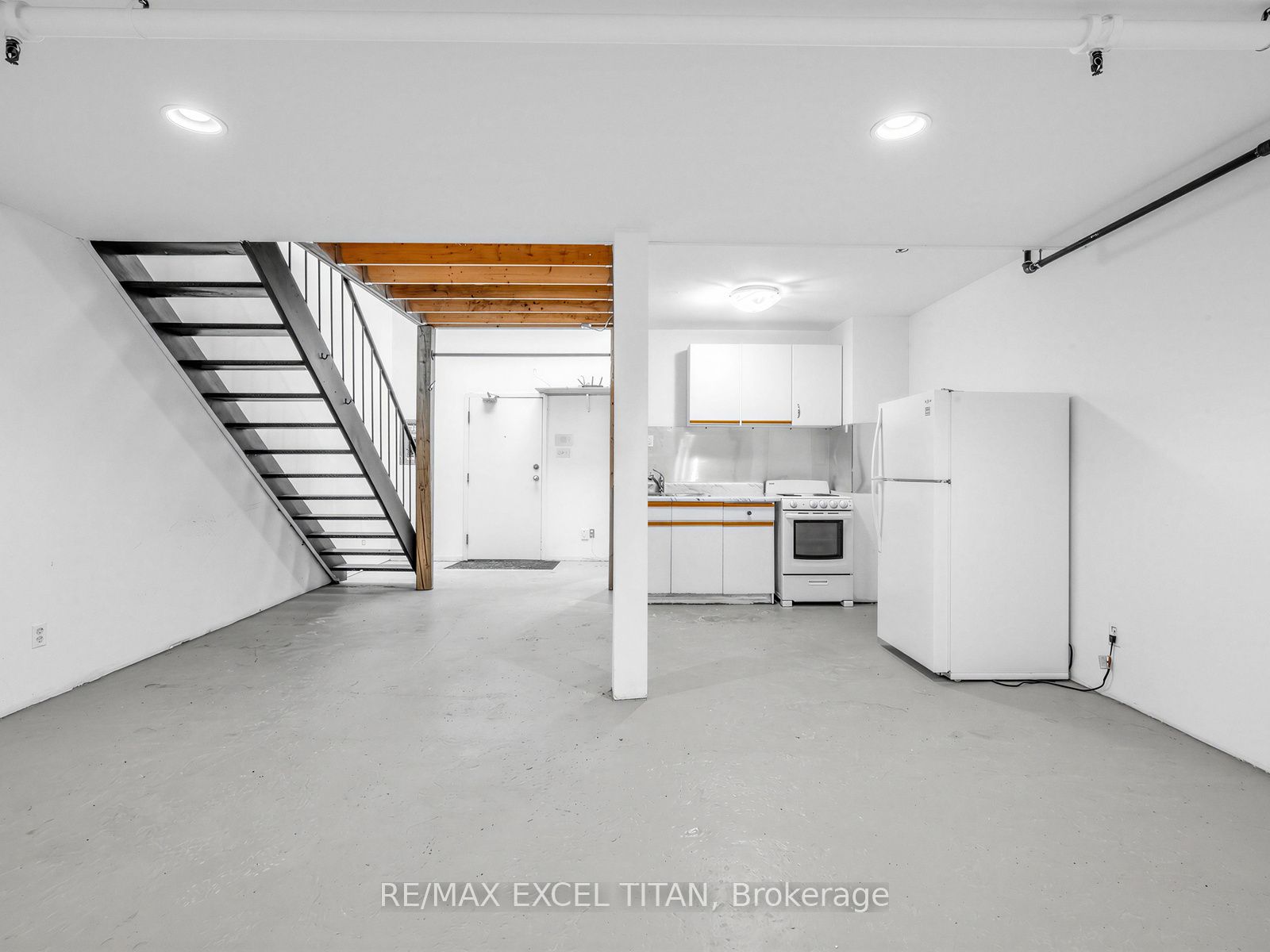 227 Sterling Road E 202, Toronto, On M6p 3l4