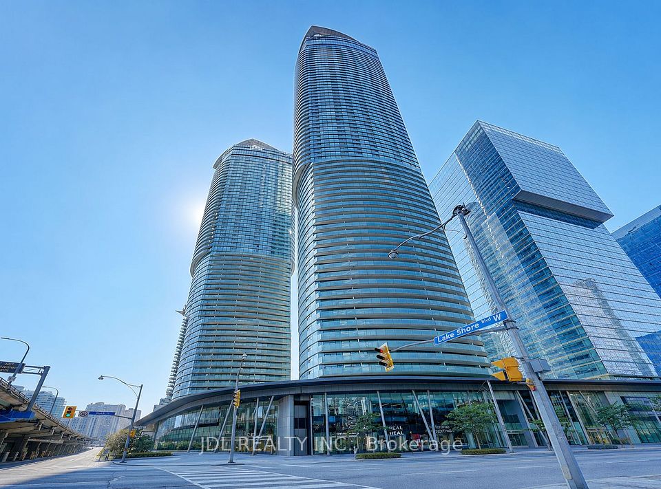 14 York Street 2012, Toronto, On M5j 0b1
