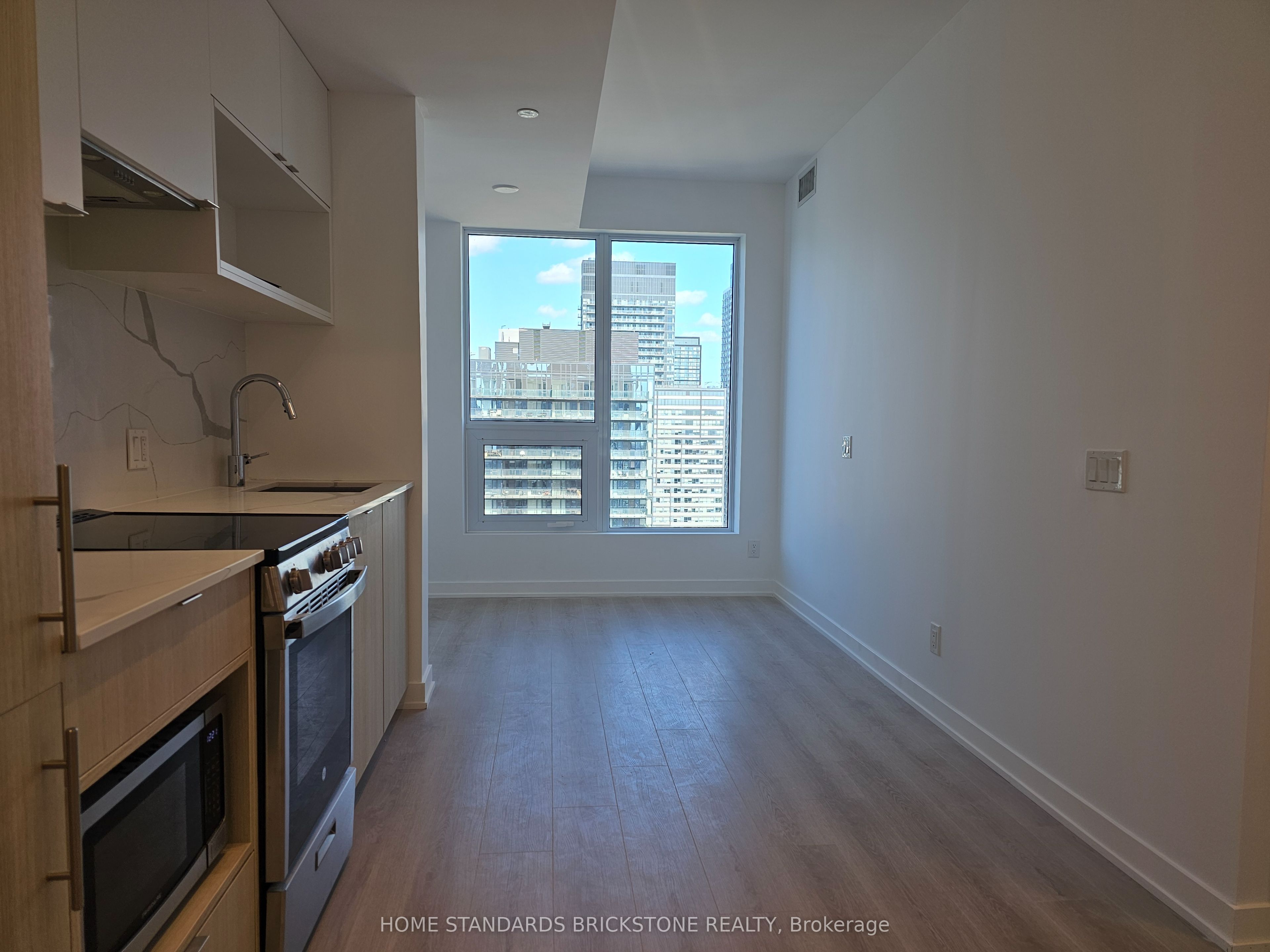 100 Queen Street E 3610, Toronto, On M5c 0b5